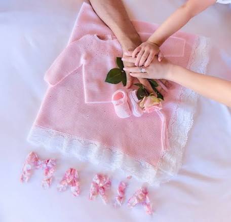 Cynthia Rodríguez y Carlos Rivera celebran la llegada de su hija María