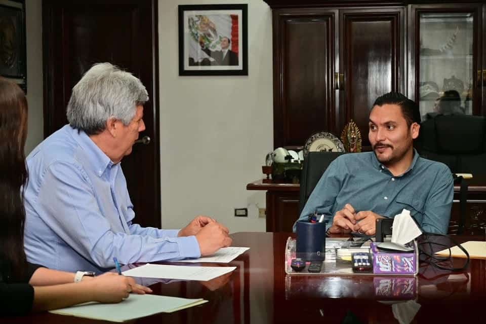 Carlos Villarreal se re&uacute;ne para fortalecer salud en Monclova