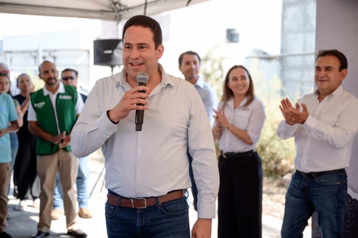 Javier D&iacute;az Gonz&aacute;lez entrega puente peatonal en Saltillo para mayor seguridad