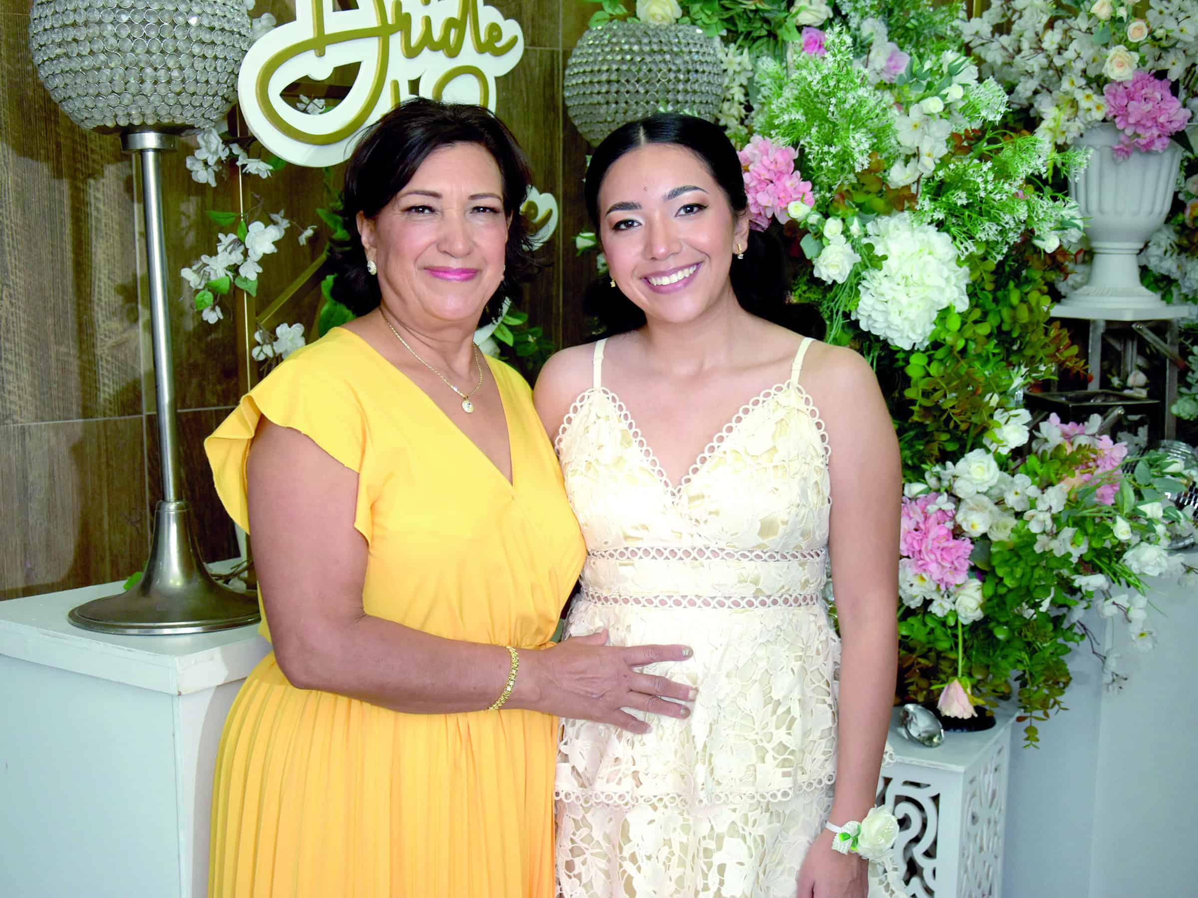 Elisa Margarita celebra su fiesta prenupcial rodeada de seres queridos