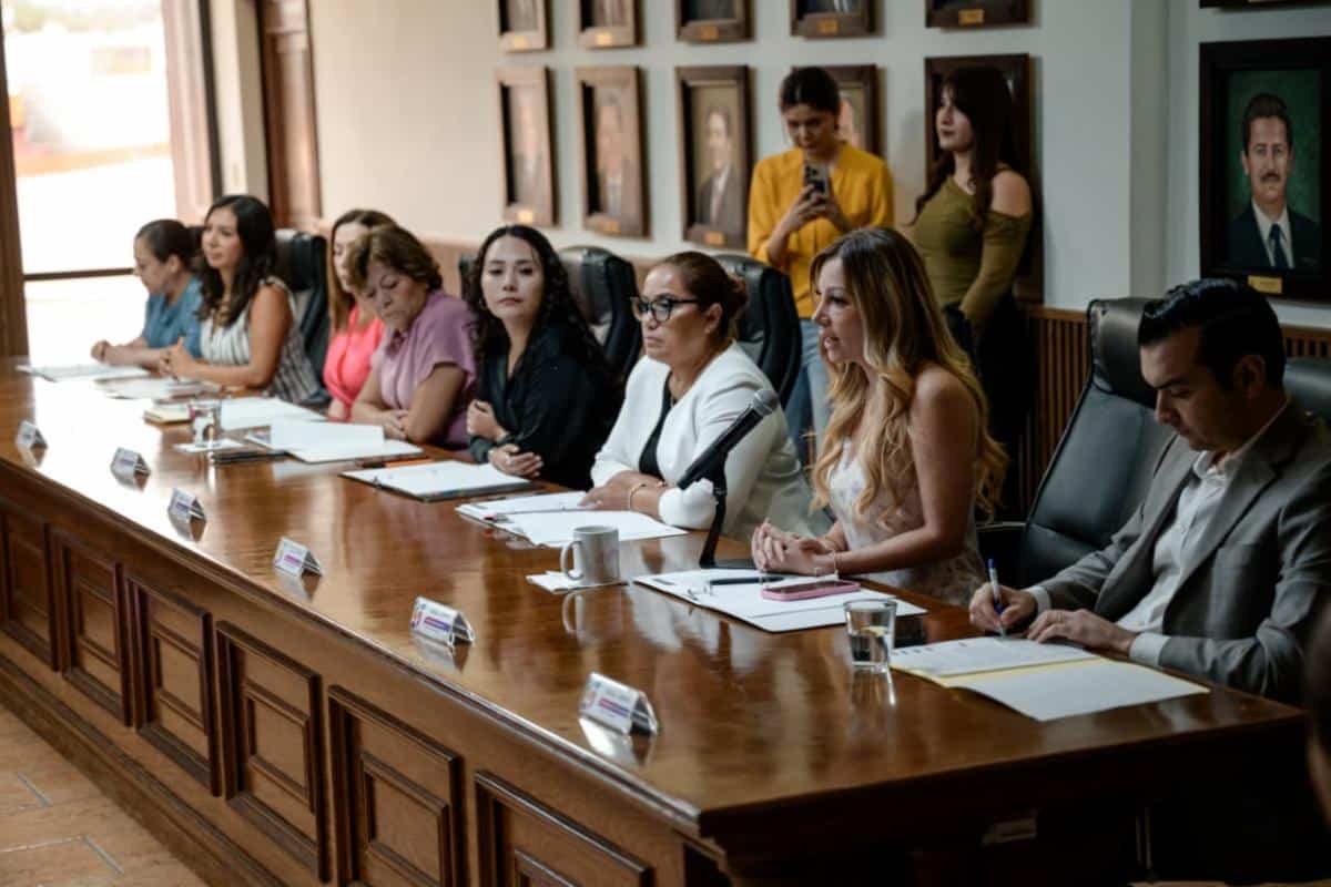 Javier D&iacute;az Gonz&aacute;lez preside sesi&oacute;n de Cabildo en Saltillo: se aprueban dict&aacute;menes