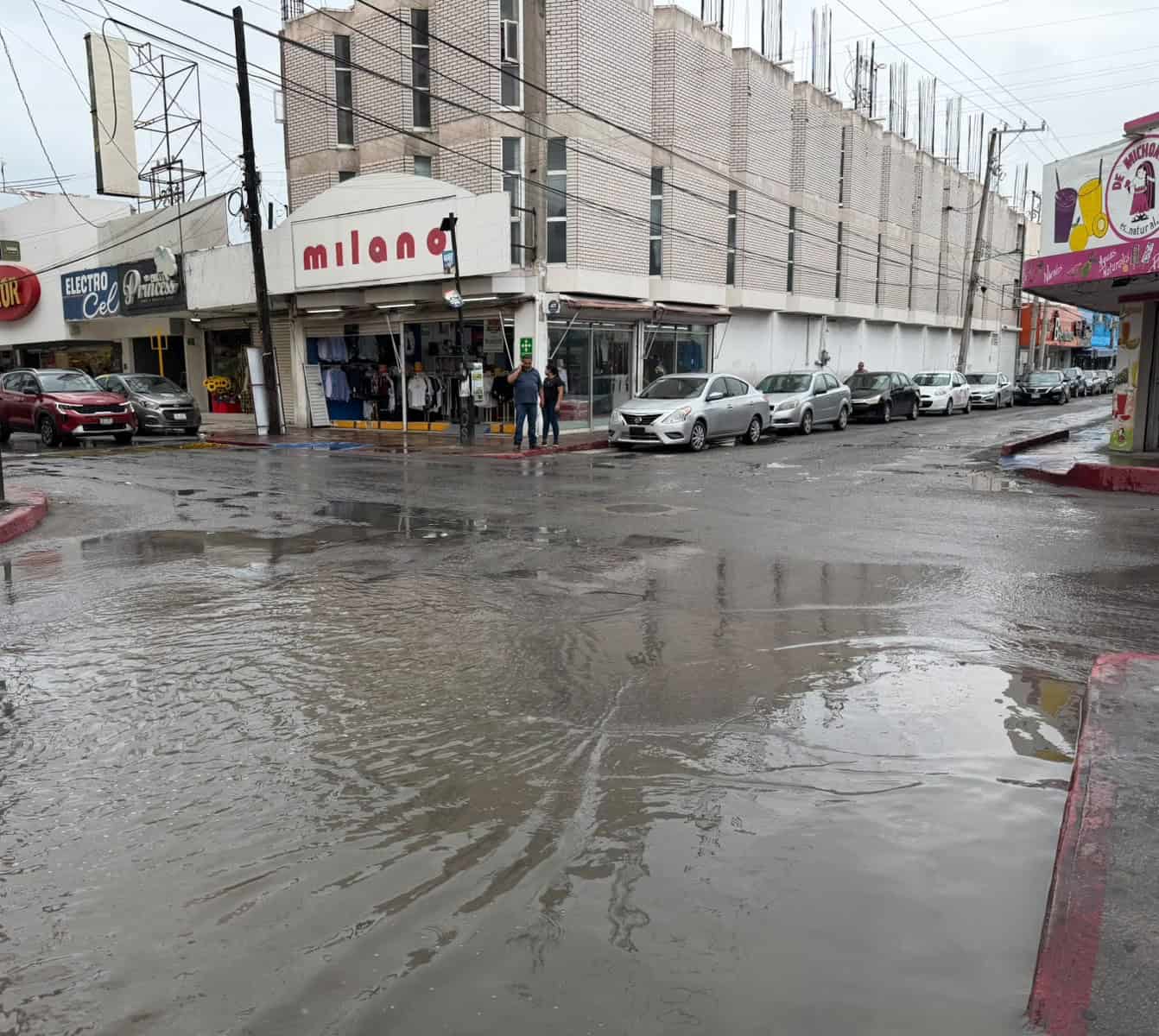 Comerciantes ambulantes no instalan sus puestos por lluvias en Zona Centro