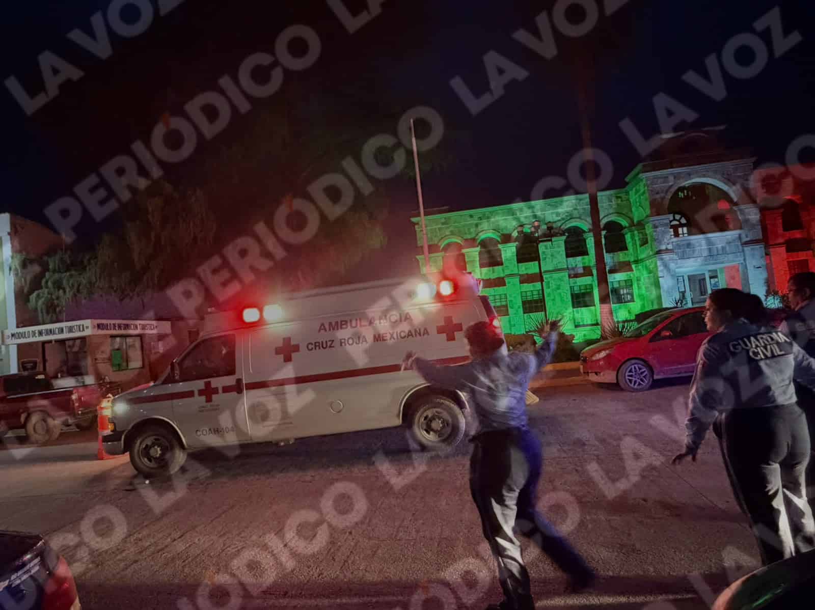 Hombre con aguja en la boca es atendido por param&eacute;dicos en M&uacute;zquiz