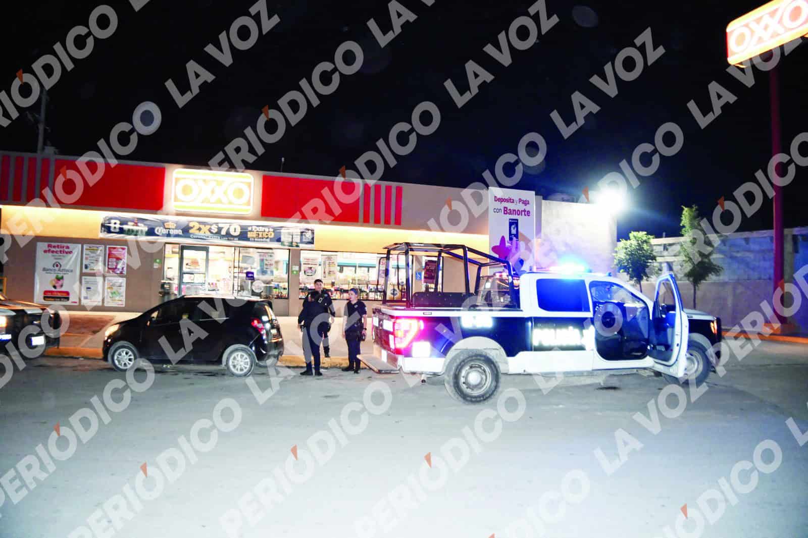 Vandalismo en Monclova: j&oacute;venes destruyen puerta de establecimiento