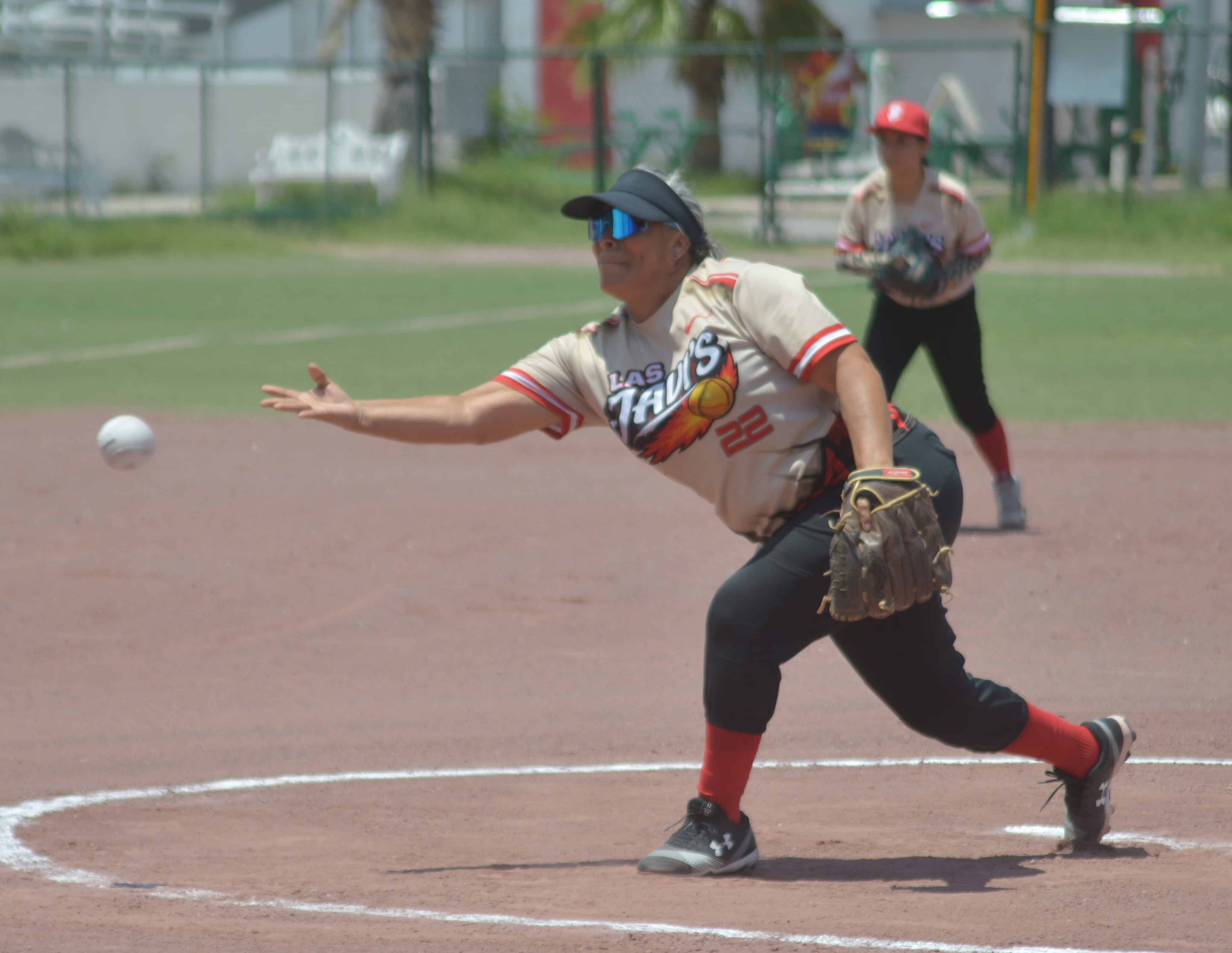 Las Javis se coronan campeonas de softbol en Monclova tras vencer a Leonas