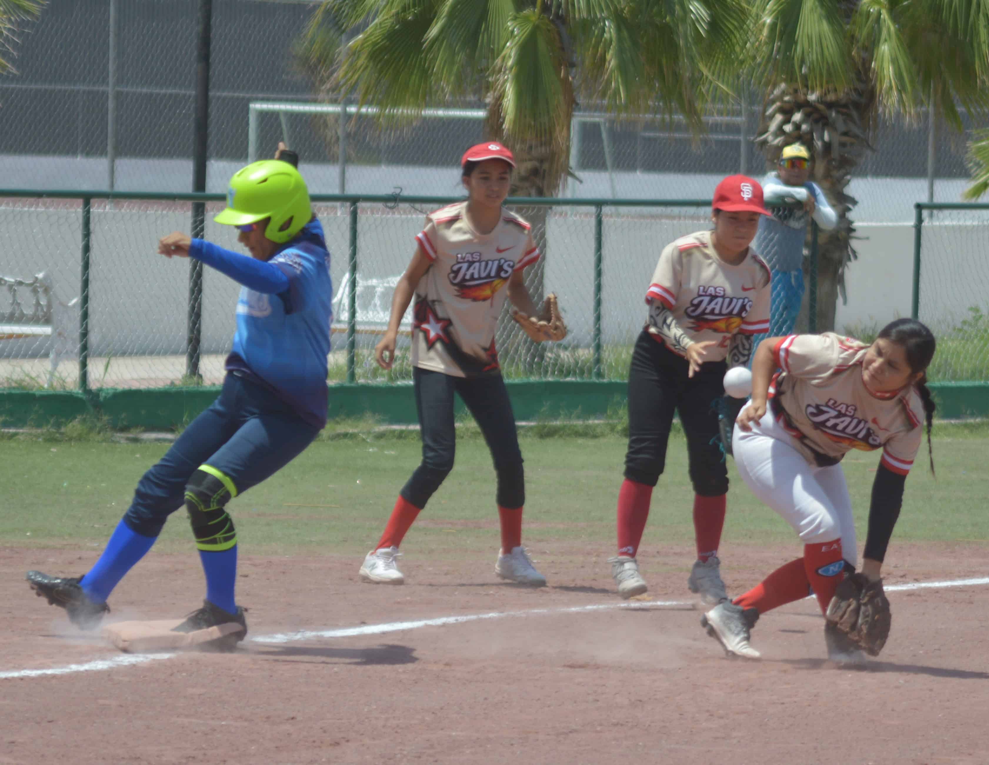 Las Javis se coronan campeonas de softbol en Monclova tras vencer a Leonas