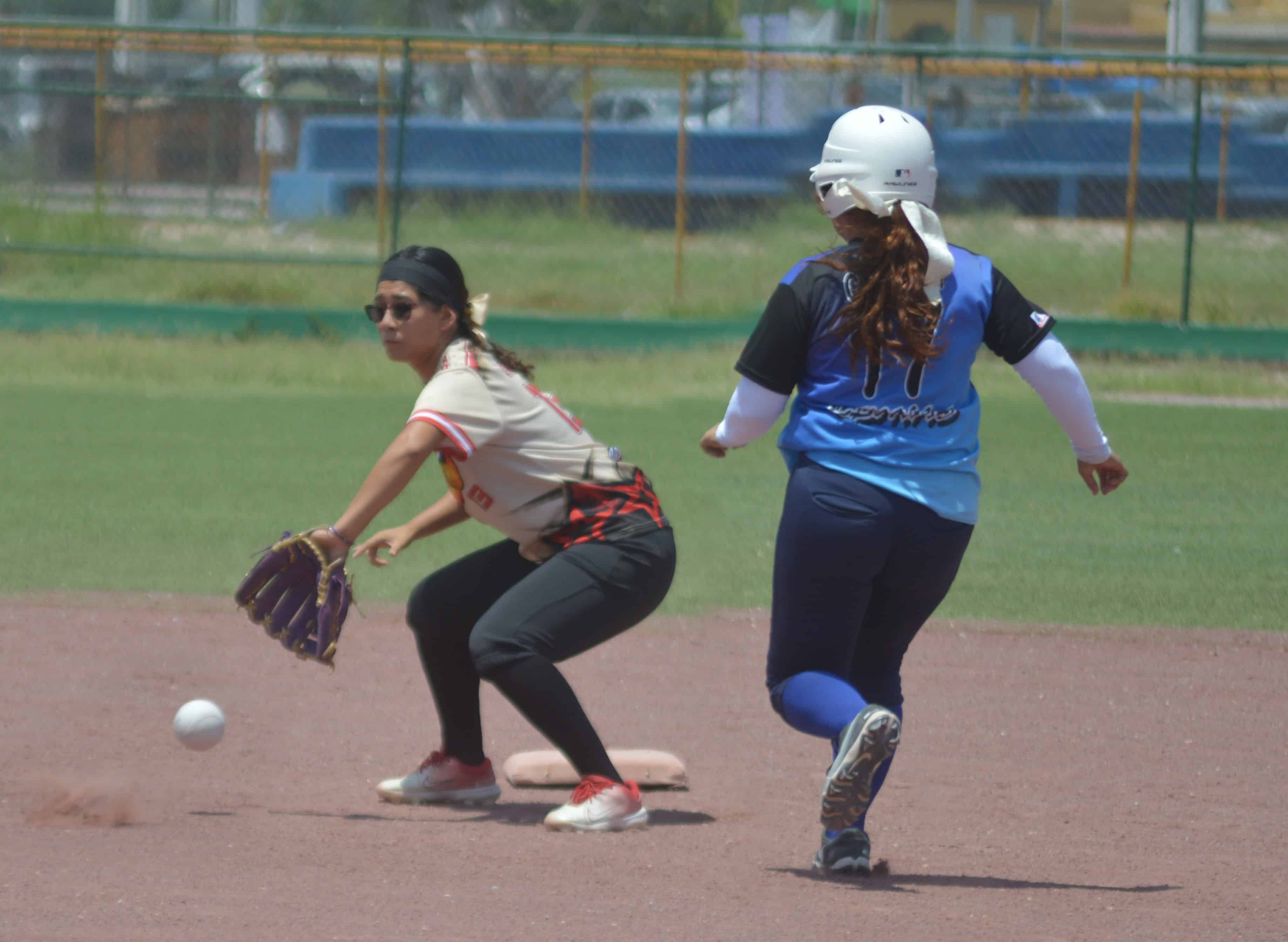 Las Javis se coronan campeonas de softbol en Monclova tras vencer a Leonas