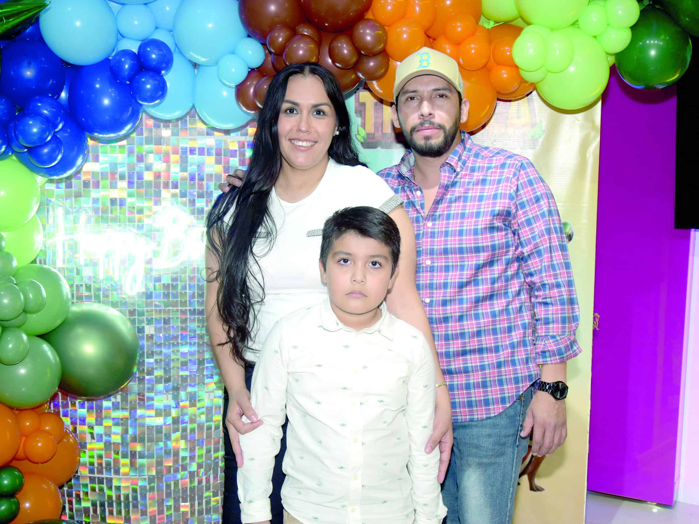 Emiliano V&aacute;squez celebra su octavo cumplea&ntilde;os rodeado de su familia