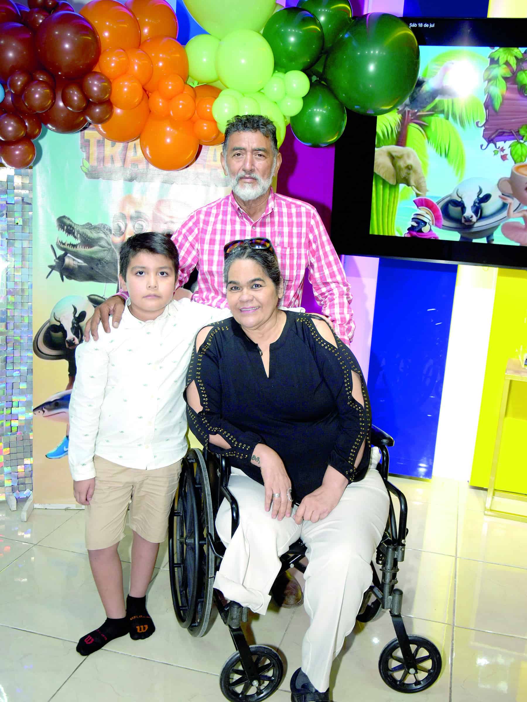 Emiliano V&aacute;squez celebra su octavo cumplea&ntilde;os rodeado de su familia