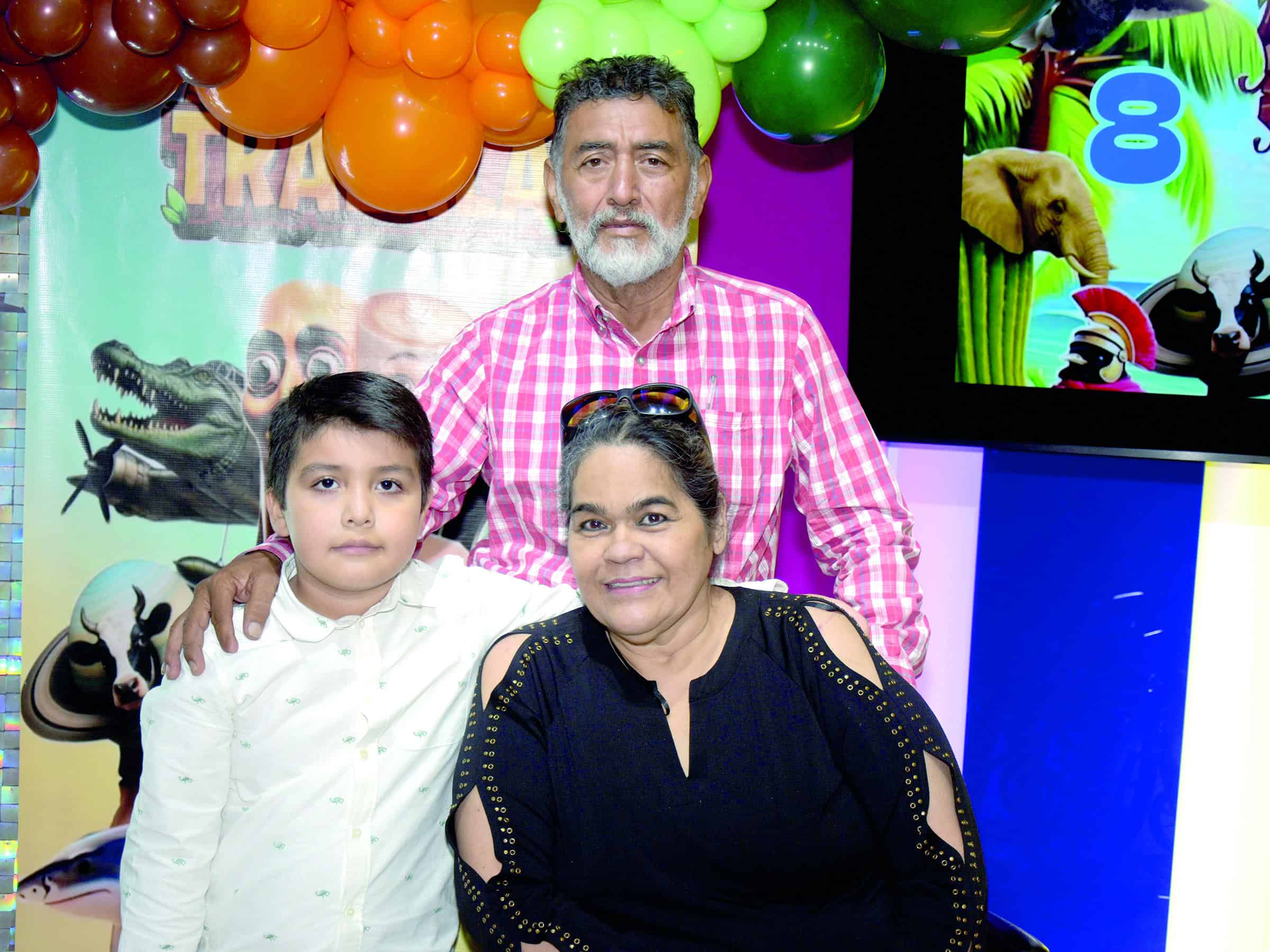 Emiliano V&aacute;squez celebra su octavo cumplea&ntilde;os rodeado de su familia