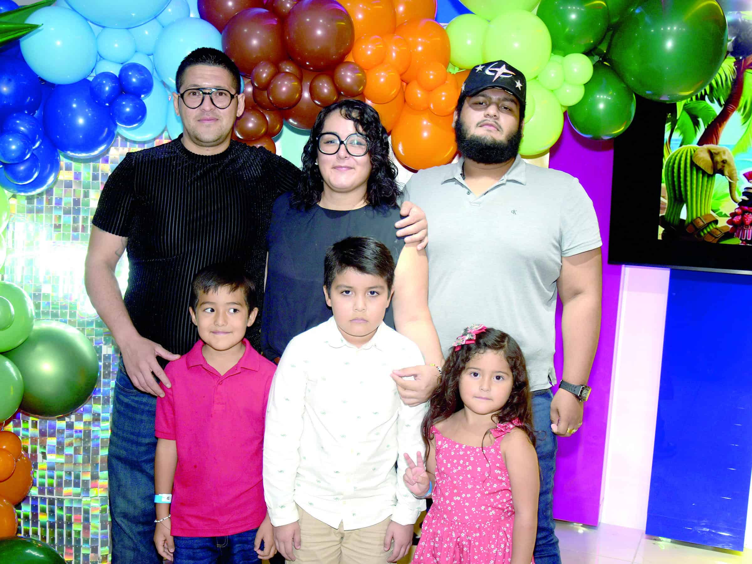 Emiliano V&aacute;squez celebra su octavo cumplea&ntilde;os rodeado de su familia