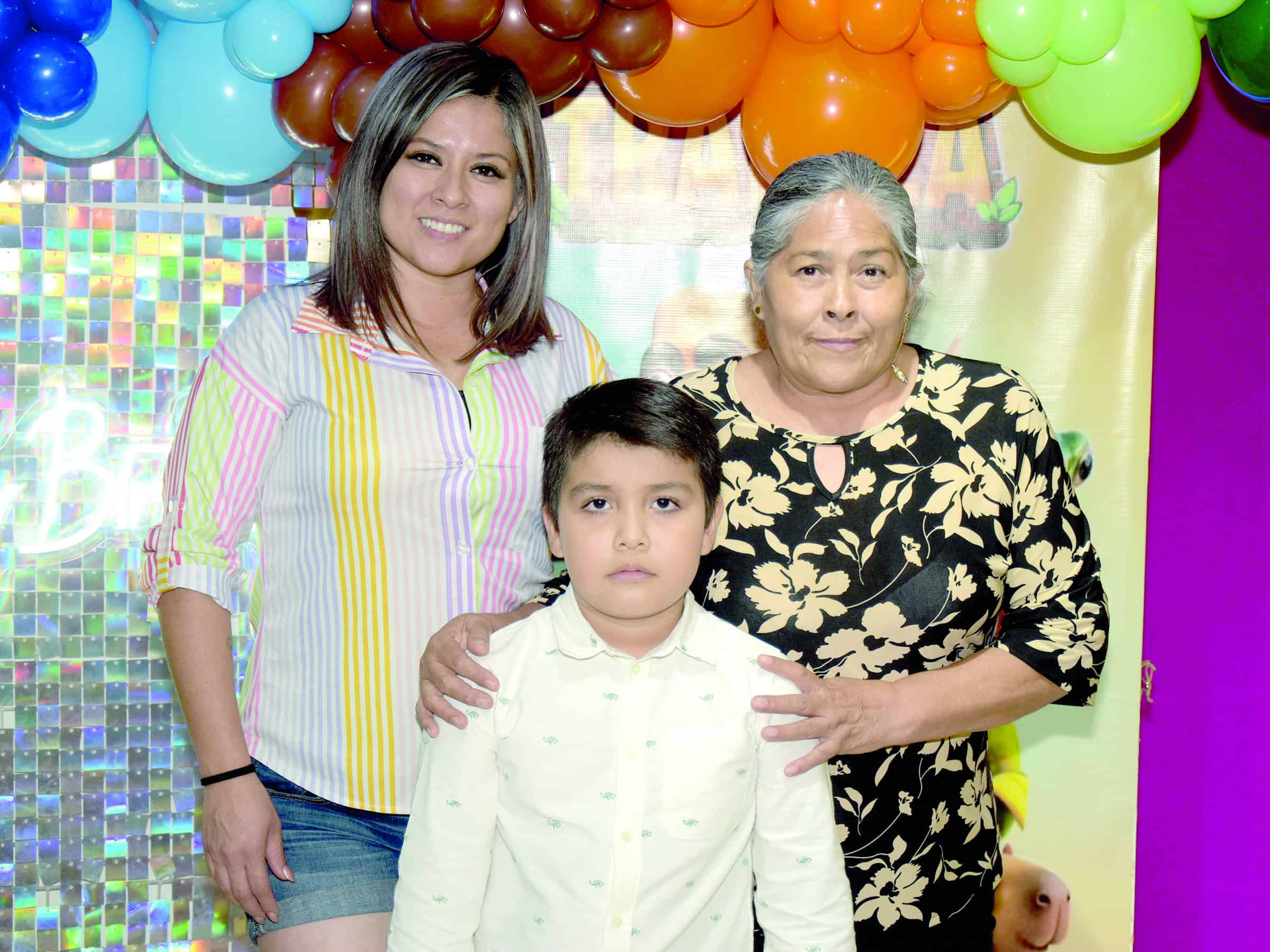 Emiliano V&aacute;squez celebra su octavo cumplea&ntilde;os rodeado de su familia