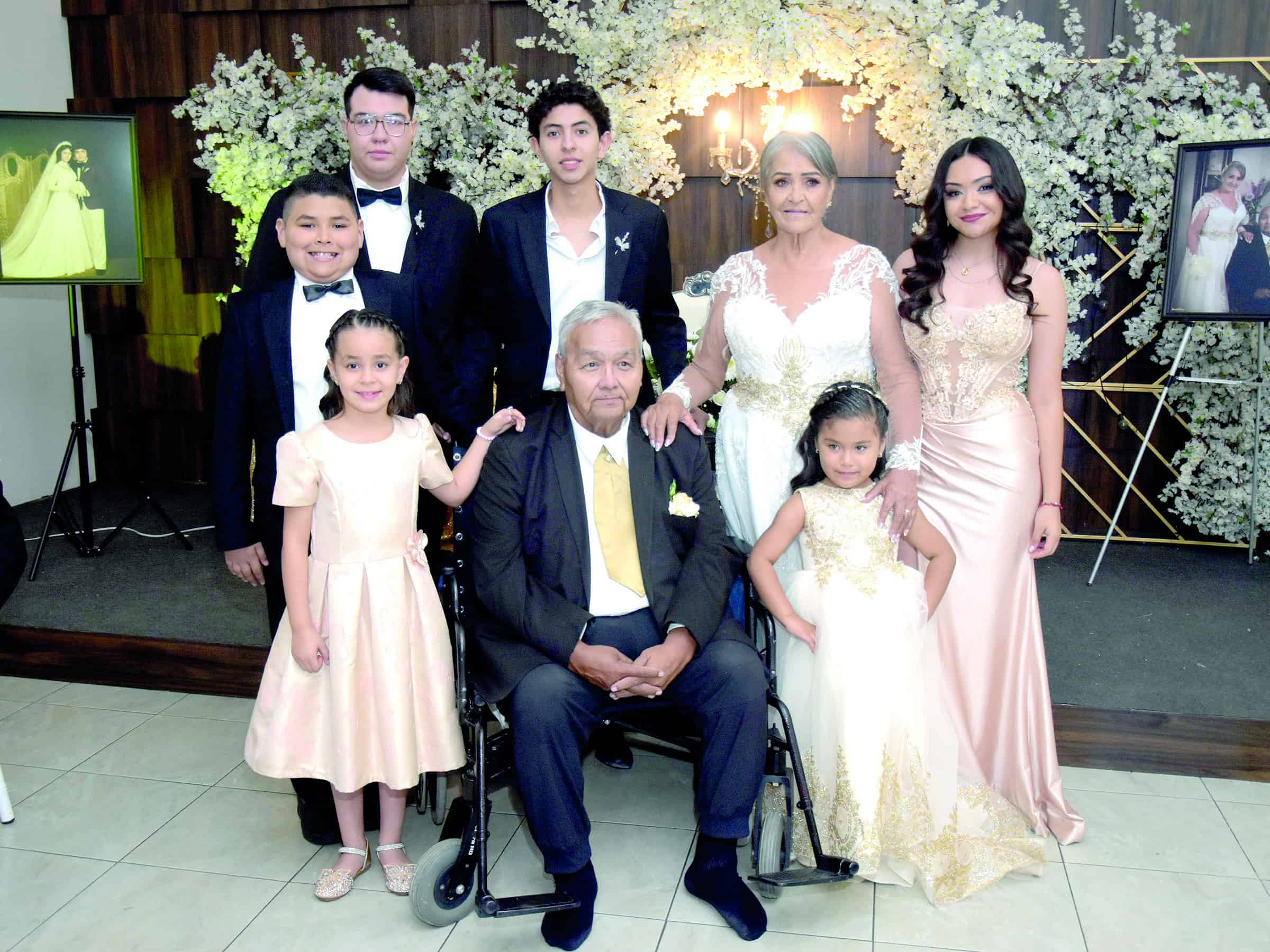 Mar&iacute;a Victoria Cortez y Reynaldo L&oacute;pez celebran 50 a&ntilde;os de matrimonio