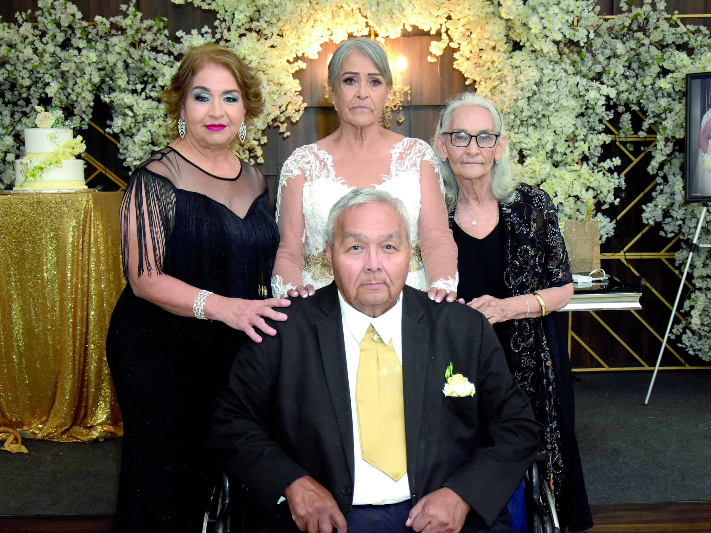 Mar&iacute;a Victoria Cortez y Reynaldo L&oacute;pez celebran 50 a&ntilde;os de matrimonio