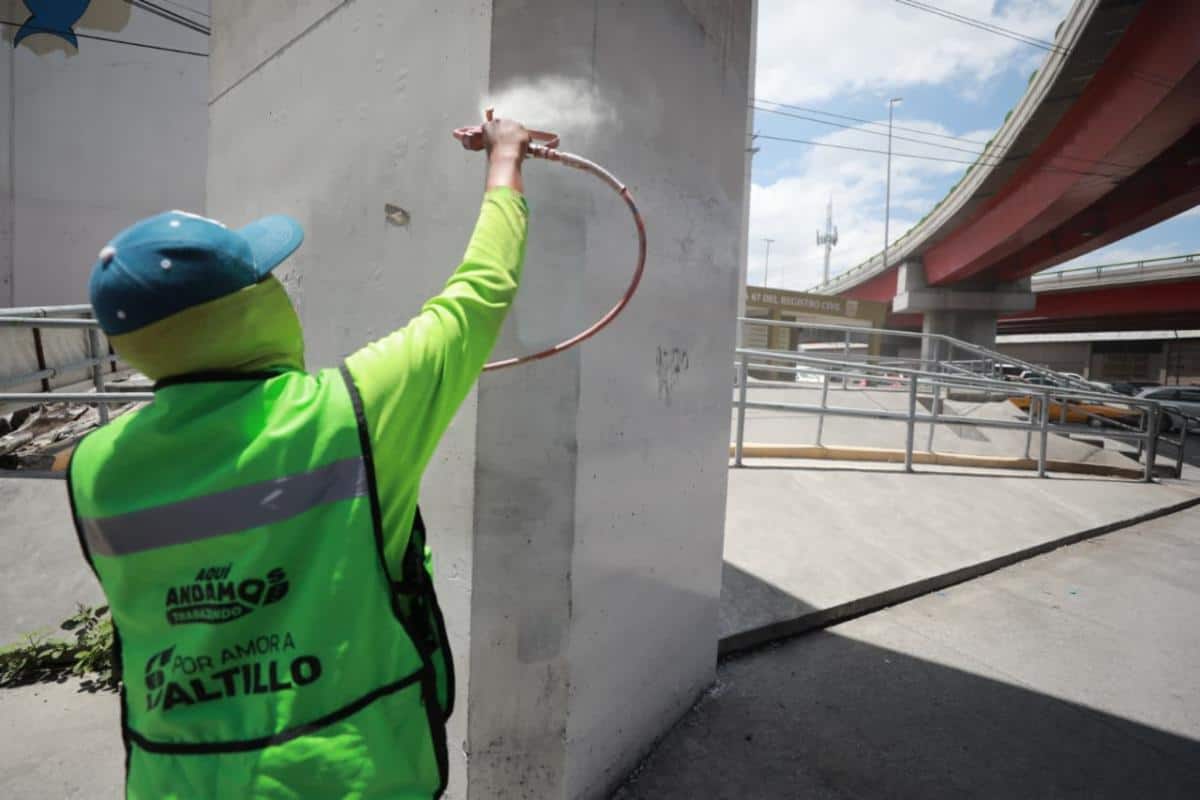 Gobierno de Saltillo realiza mantenimiento en distribuidor vial El Sarape