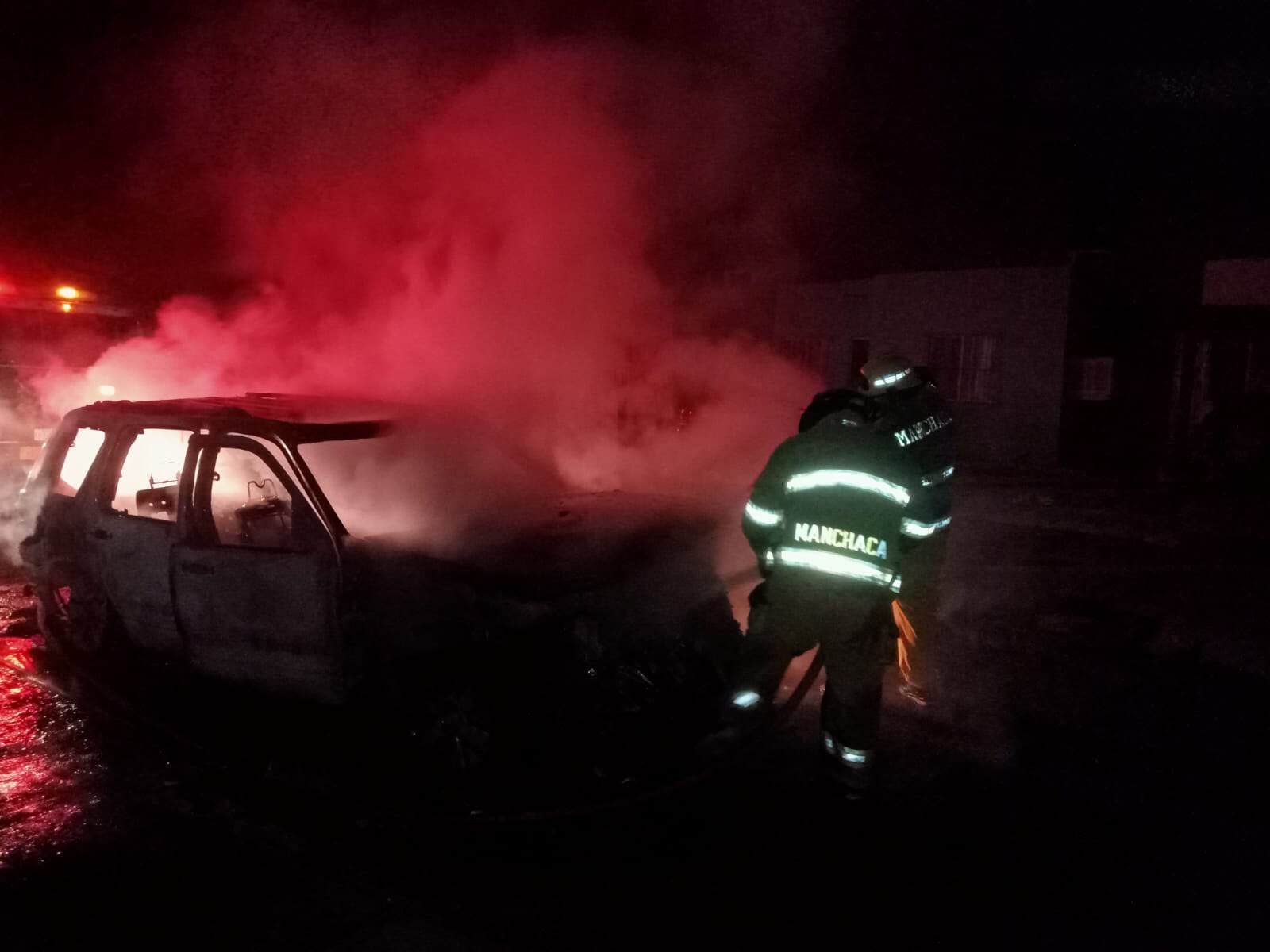 Arde camioneta en colonia Argentinas