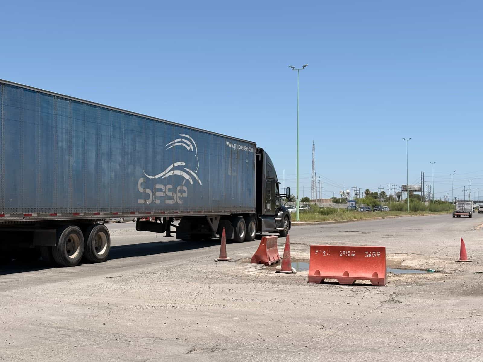 Baches y lluvias: Peligro en libramiento Carlos Salinas