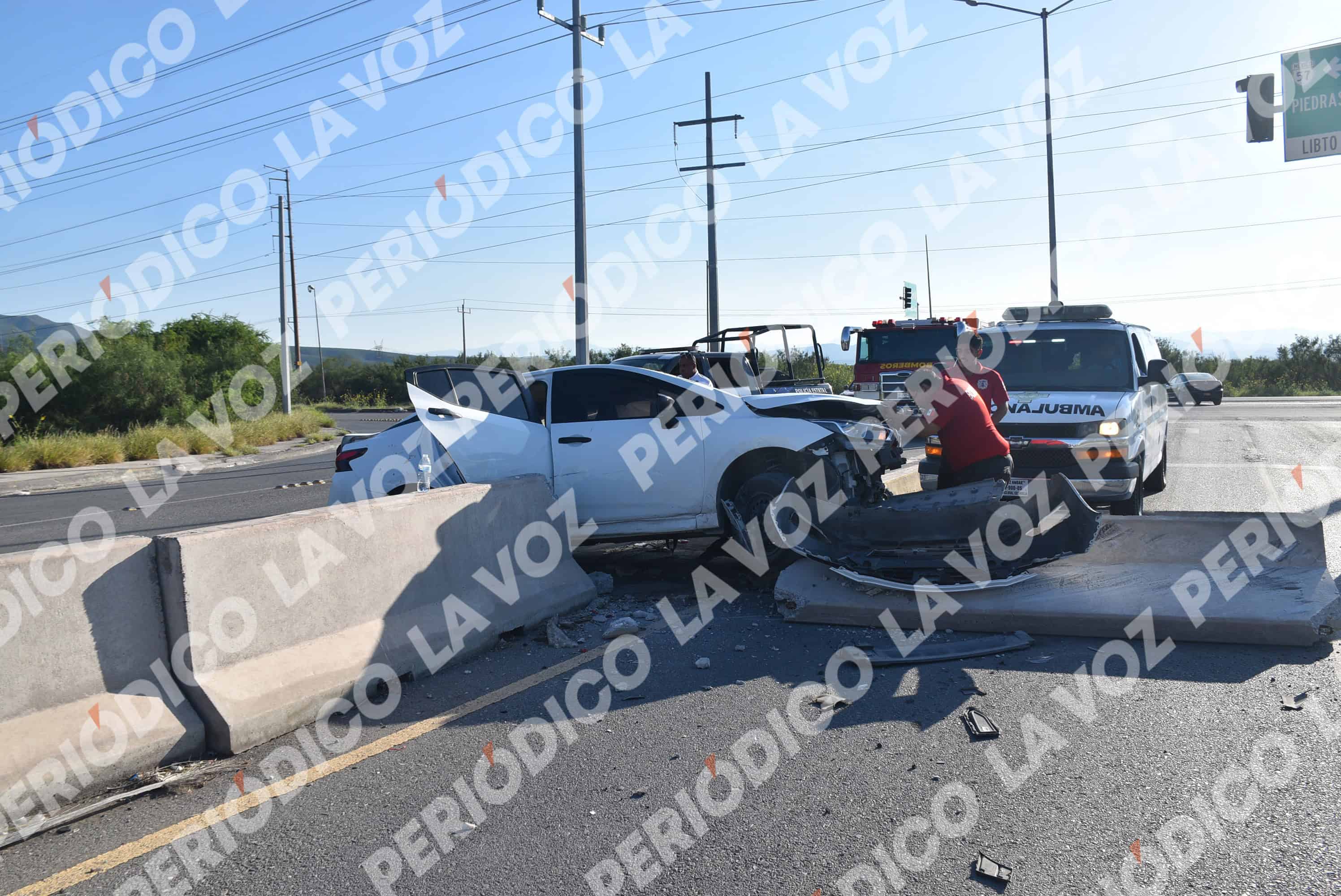 Accidente vehicular deja lesionados a mujer y sus hijos en Frontera