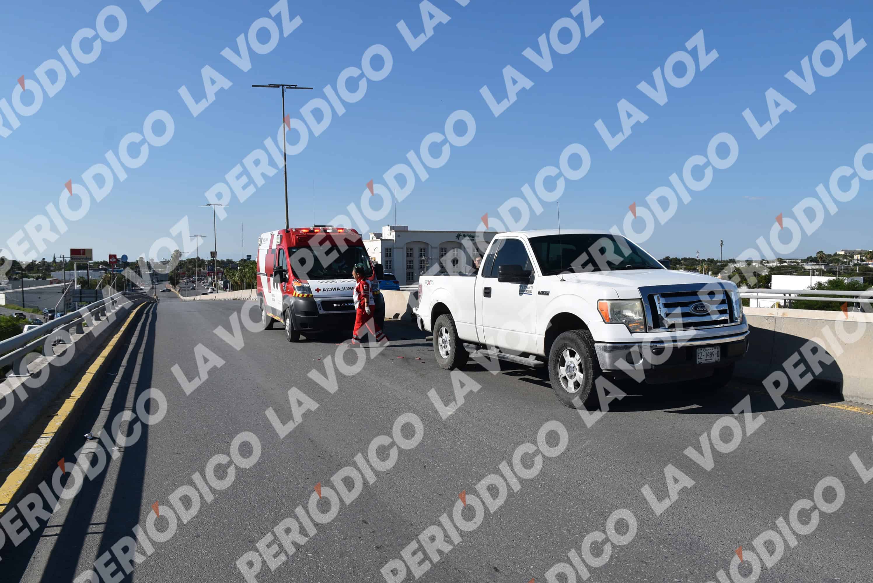 Accidente en Monclova: Motociclista choca contra camioneta en bulevar Harold R. Pape