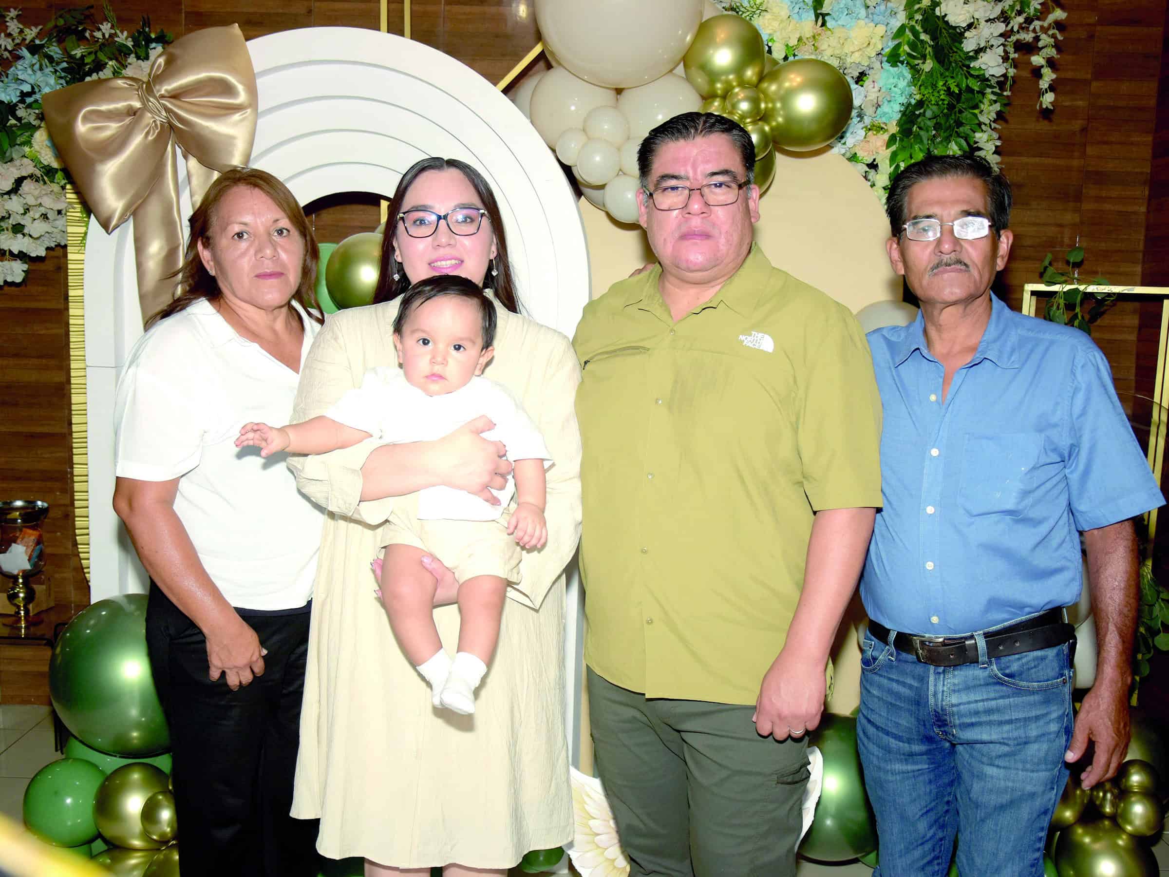 Jos&eacute; Hiram Rodr&iacute;guez celebra su primer cumplea&ntilde;os y bautismo en Monclova