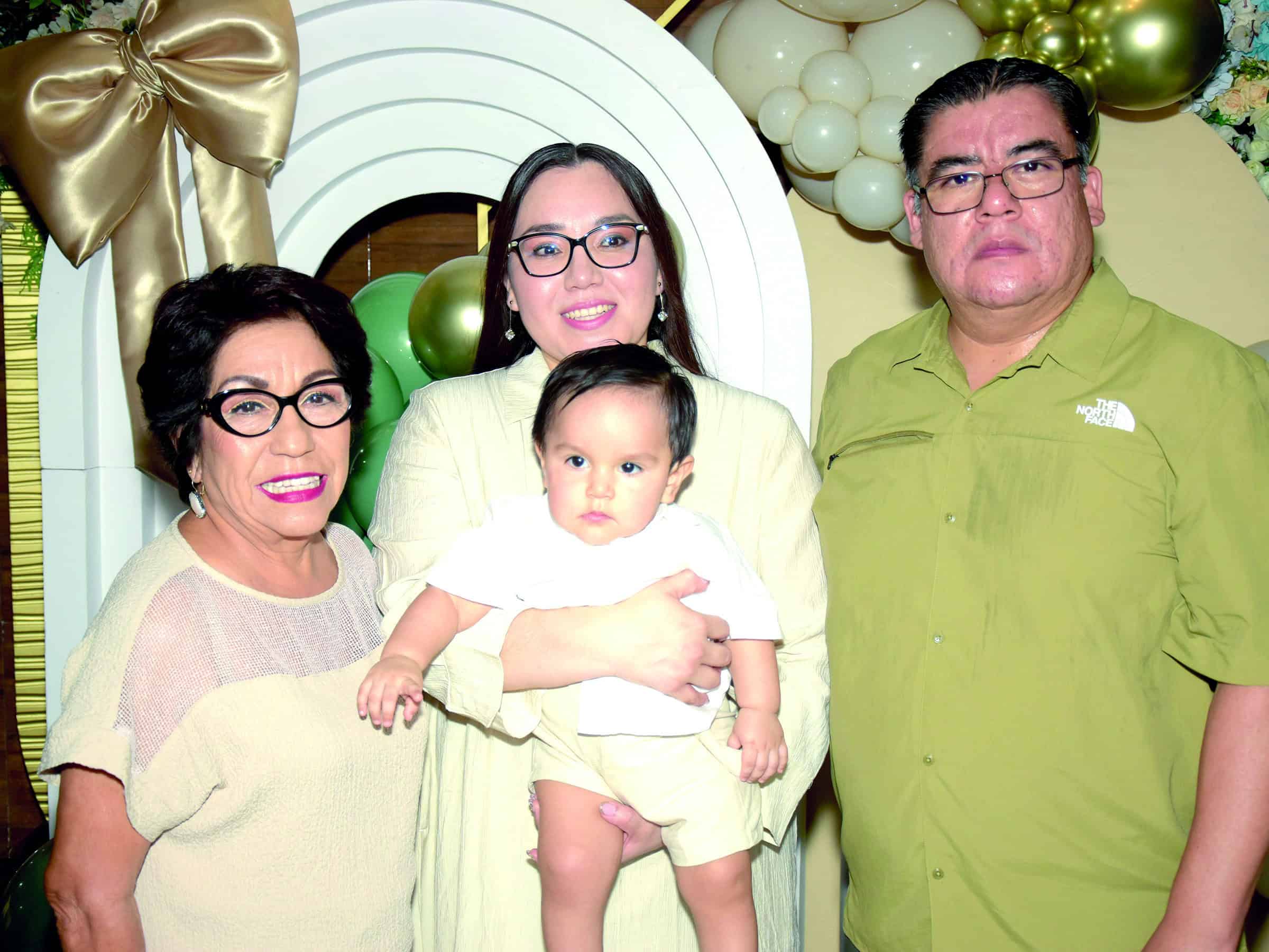 Jos&eacute; Hiram Rodr&iacute;guez celebra su primer cumplea&ntilde;os y bautismo en Monclova