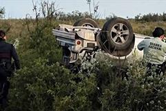Familia sobrevive a aparatosa volcadura en la carretera 57, en Nava