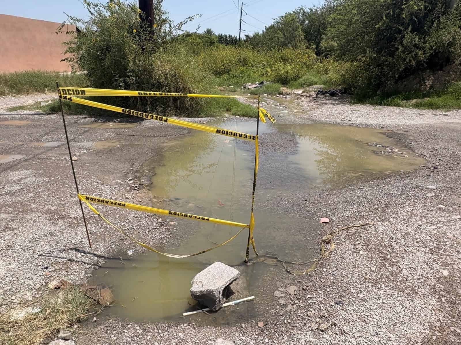 Malos olores por fuga de drenaje en Jardines de Aeropuerto: vecinos piden ayuda a SIMAS