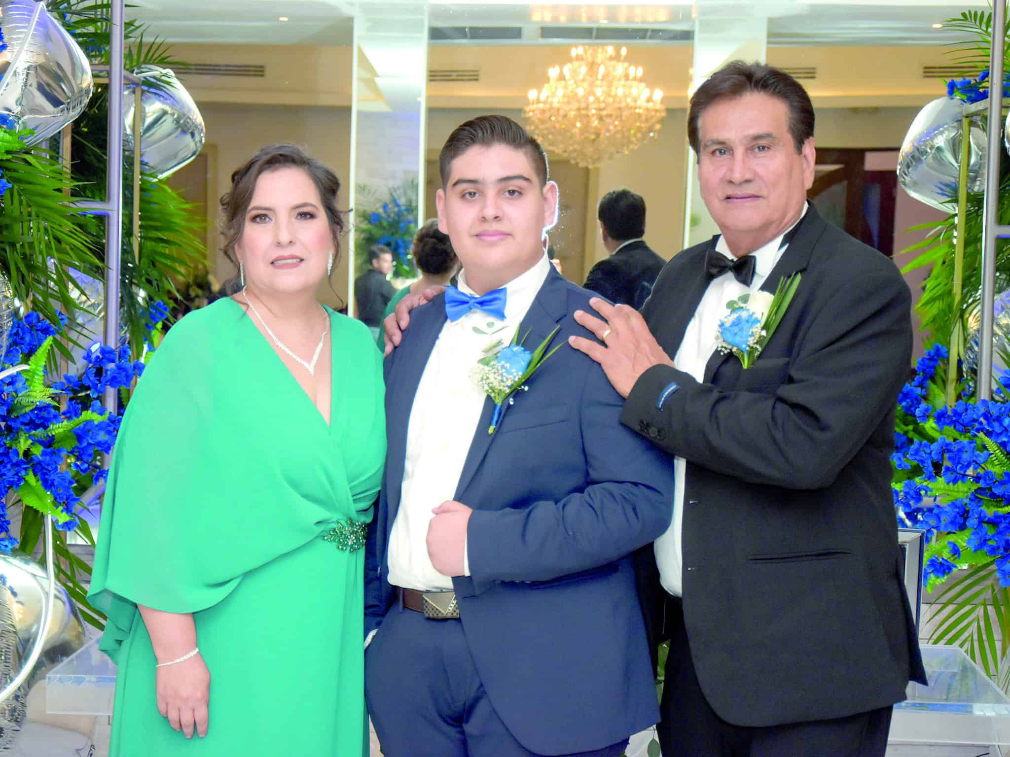 Jorge Alarc&oacute;n celebra sus XV a&ntilde;os con misa