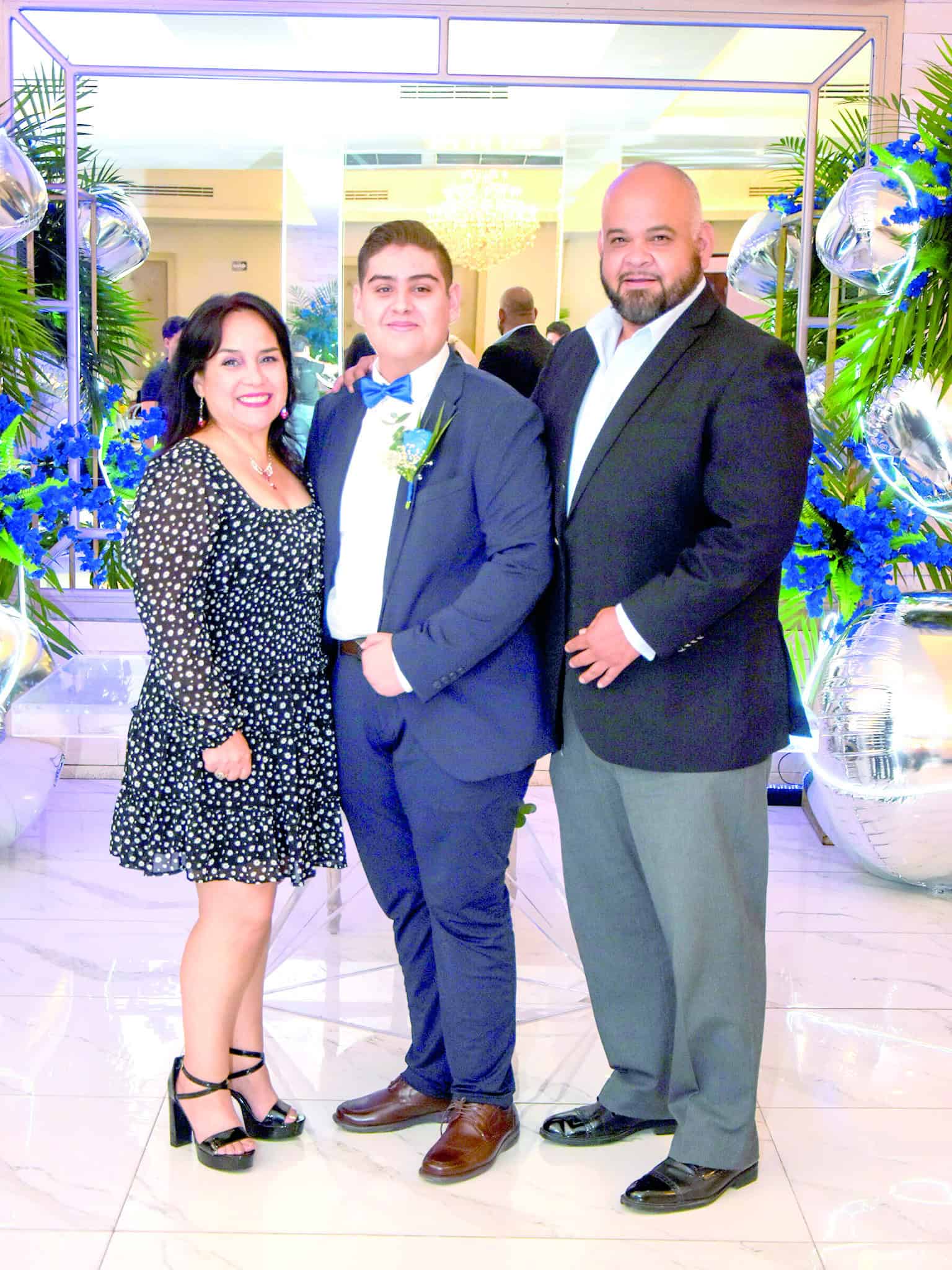 Jorge Alarc&oacute;n celebra sus XV a&ntilde;os con misa