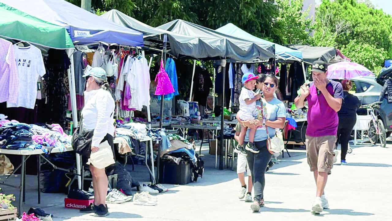 Crisis económica afecta a comerciantes ambulantes