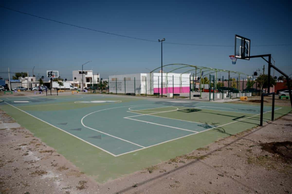 Javier D&iacute;az Gonz&aacute;lez presenta rehabilitaci&oacute;n de plaza en Saltillo