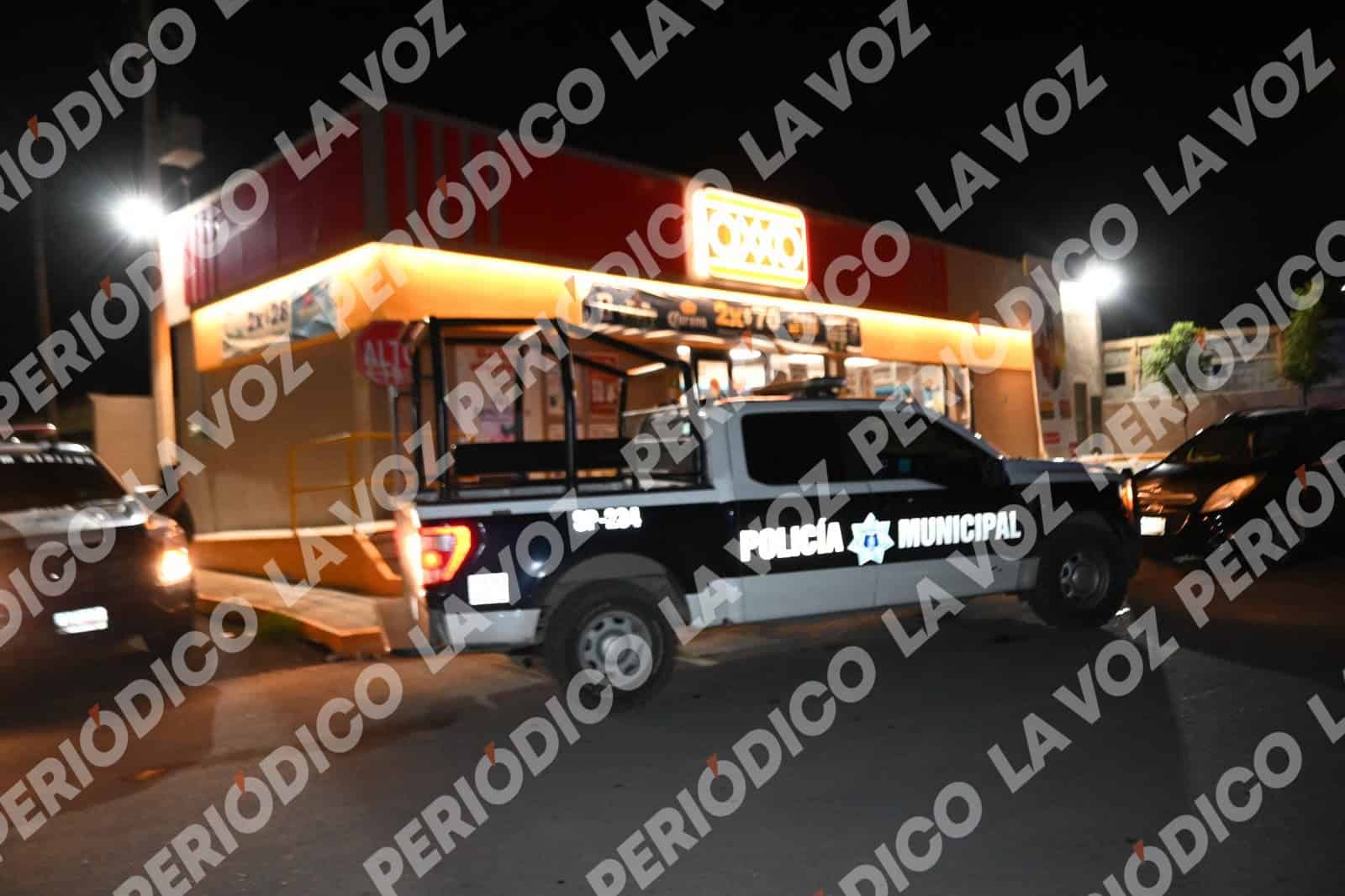 Delincuente armado asalta tienda de conveniencia en Monclova Delincuente armado asalta tienda de conveniencia en Monclova