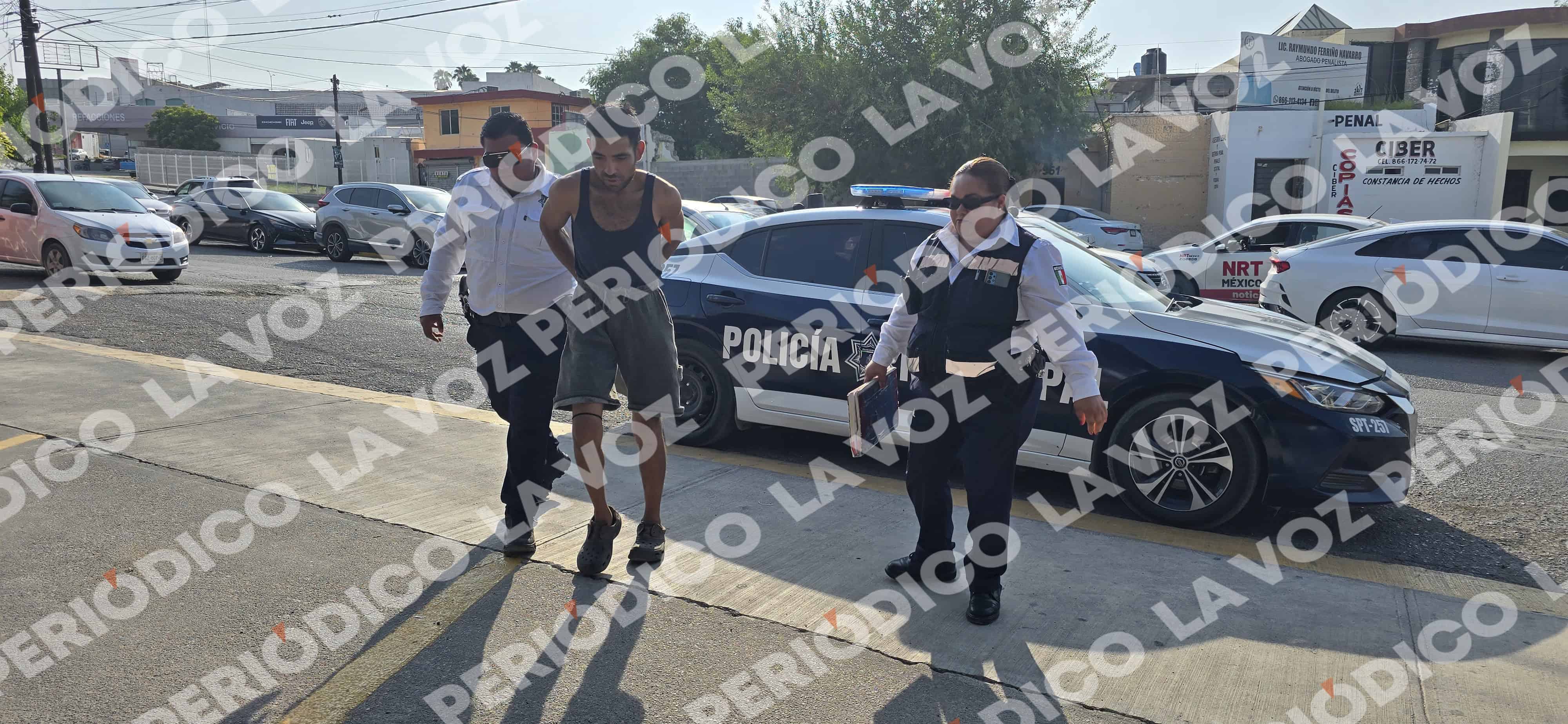 Hombre es arrestado en Monclova por portación de arma prohibida Hombre es arrestado en Monclova por portación de arma prohibida