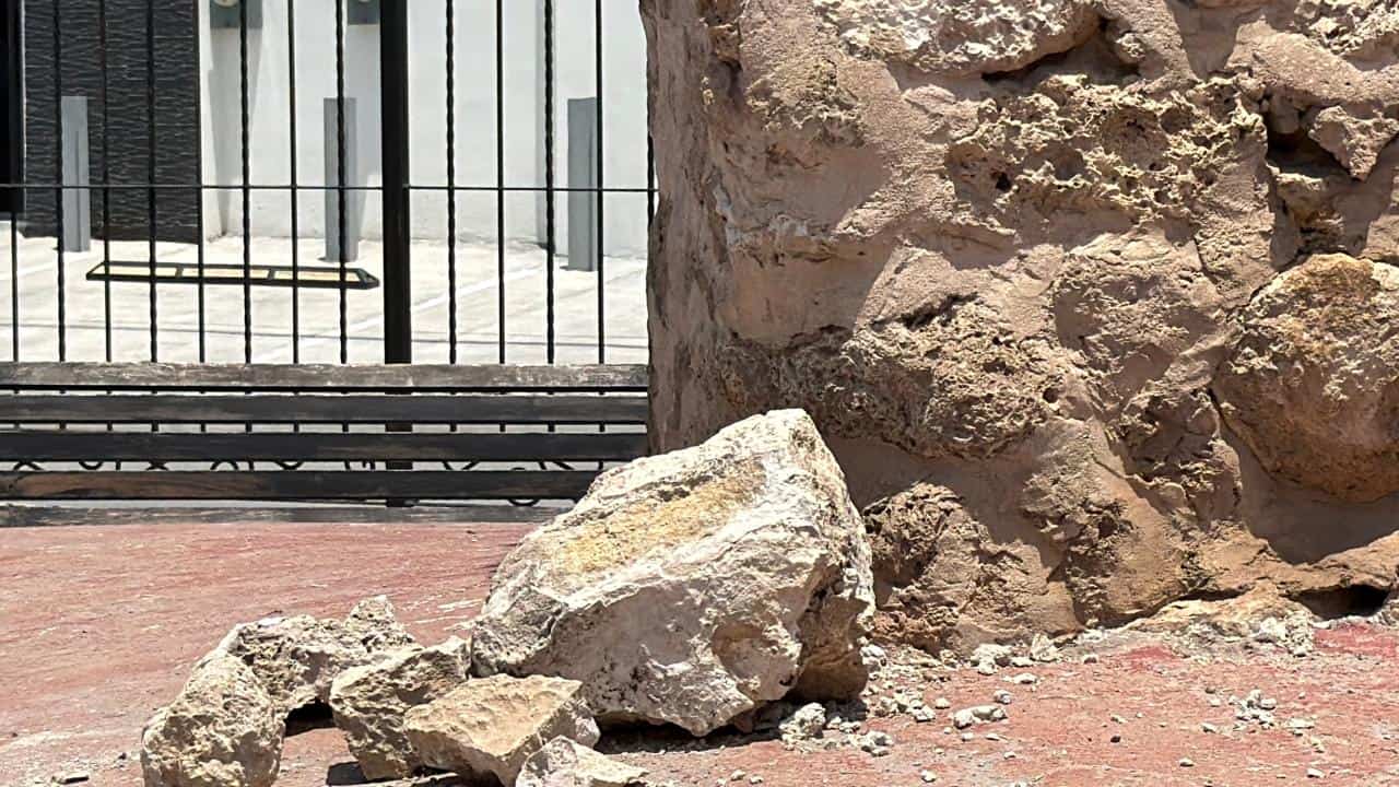 Desprendimiento de piedras en muro de La Pur&iacute;sima en Monclova