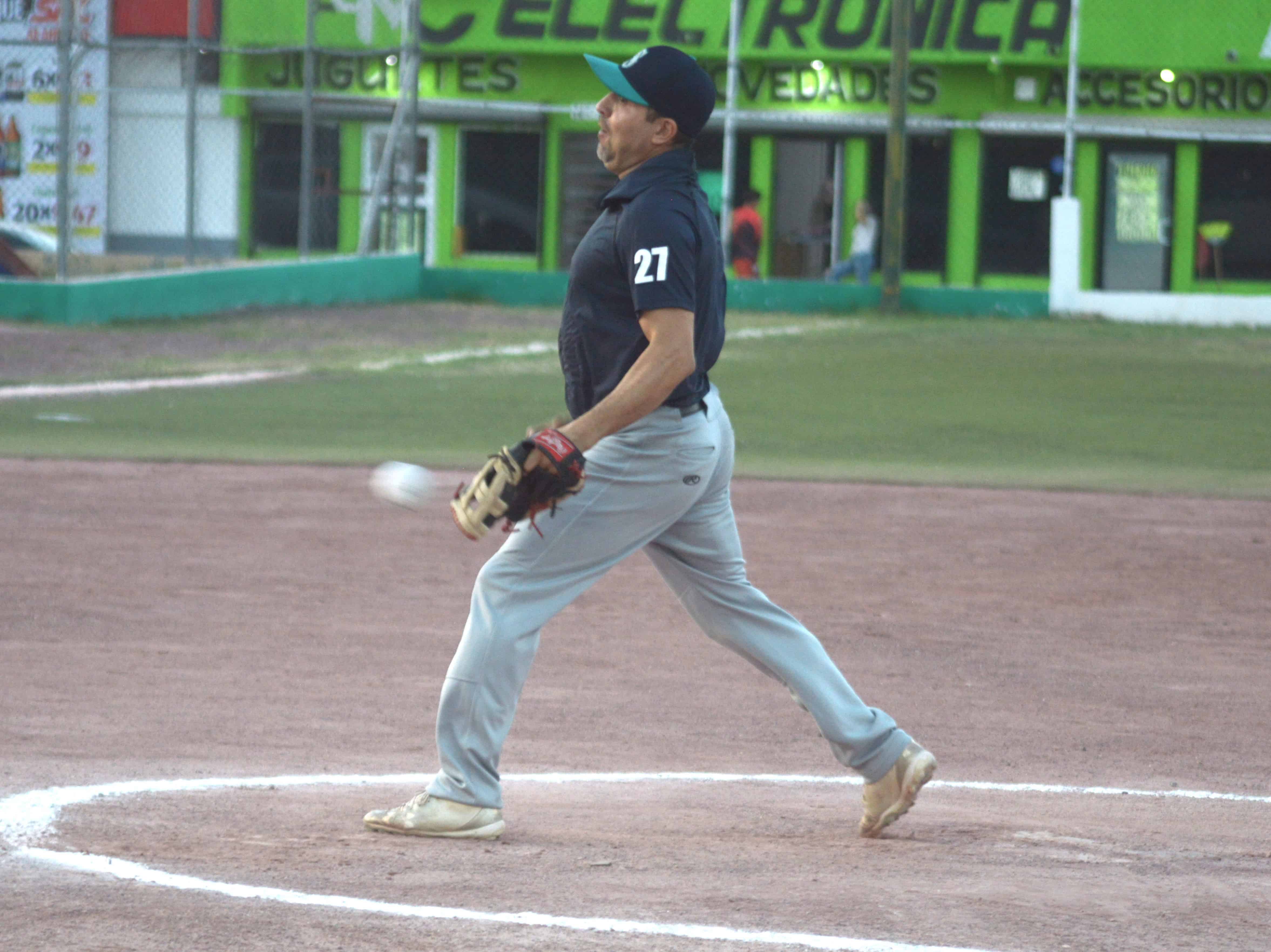 Córdova vence a La Tribu: 4-3 en la final de Softbol Córdova vence a La Tribu: 4-3 en la final de Softbol