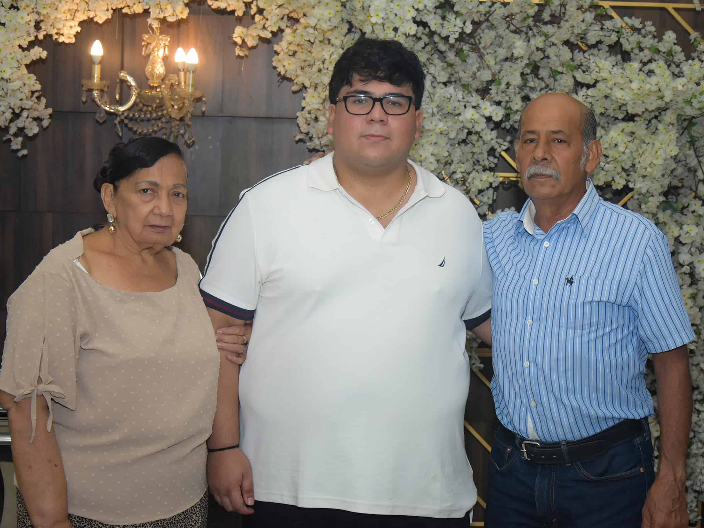 Enrique Aguilar Bustos celebra su cumplea&ntilde;os n&uacute;mero 18