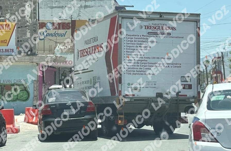 Accidente de cami&oacute;n Tres Guerras causa da&ntilde;os en Monclova
