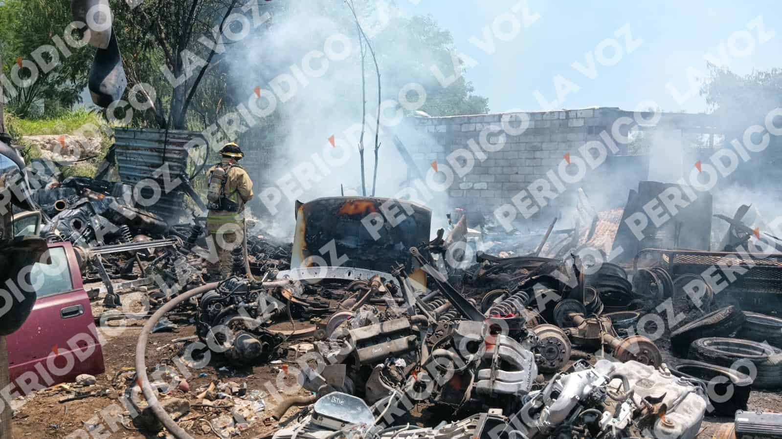 Incendio consume vivienda de Pedro Mart&iacute;nez en Monclova