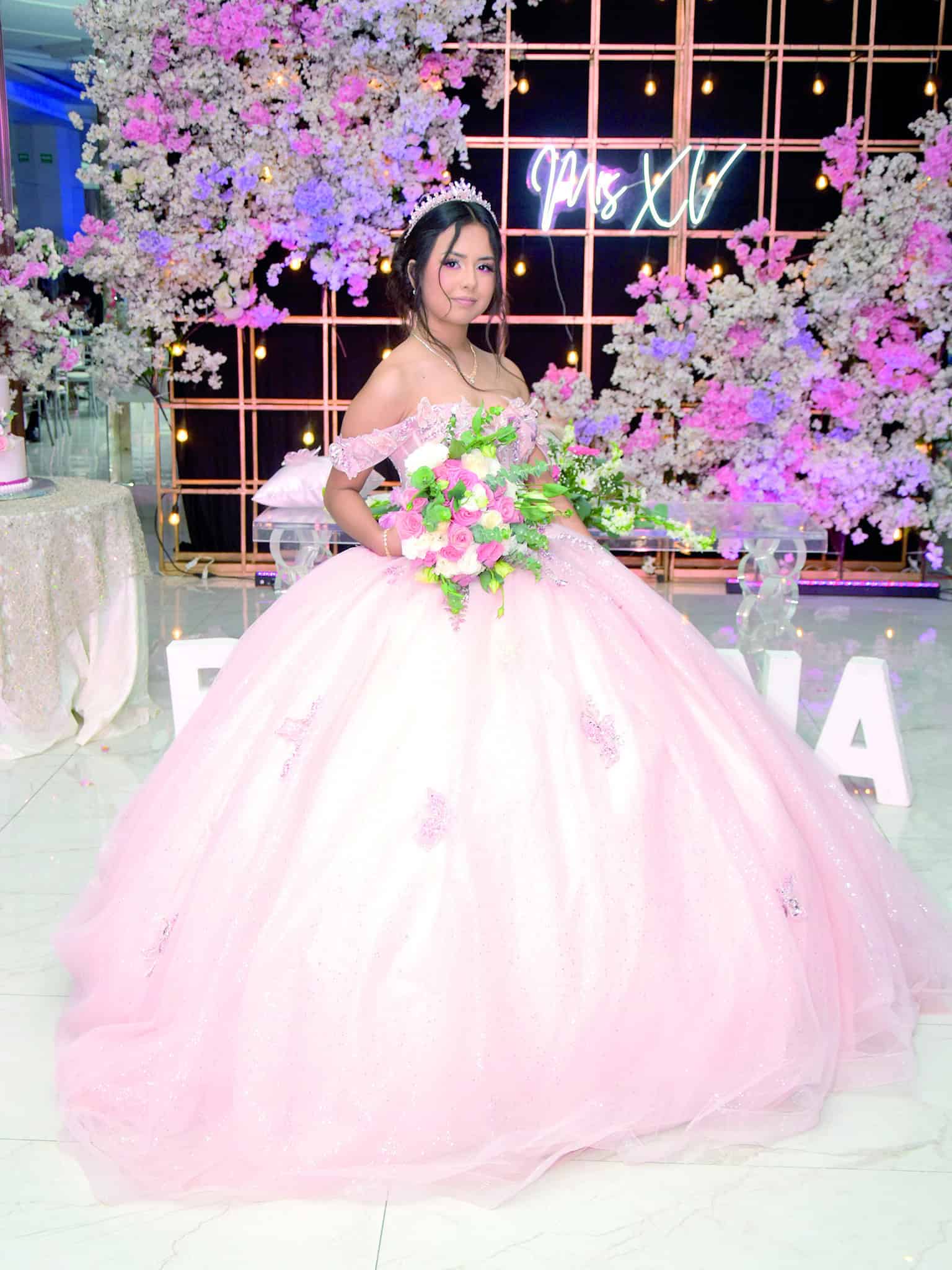 Emotiva celebraci&oacute;n de XV a&ntilde;os para Paulina Ram&iacute;rez