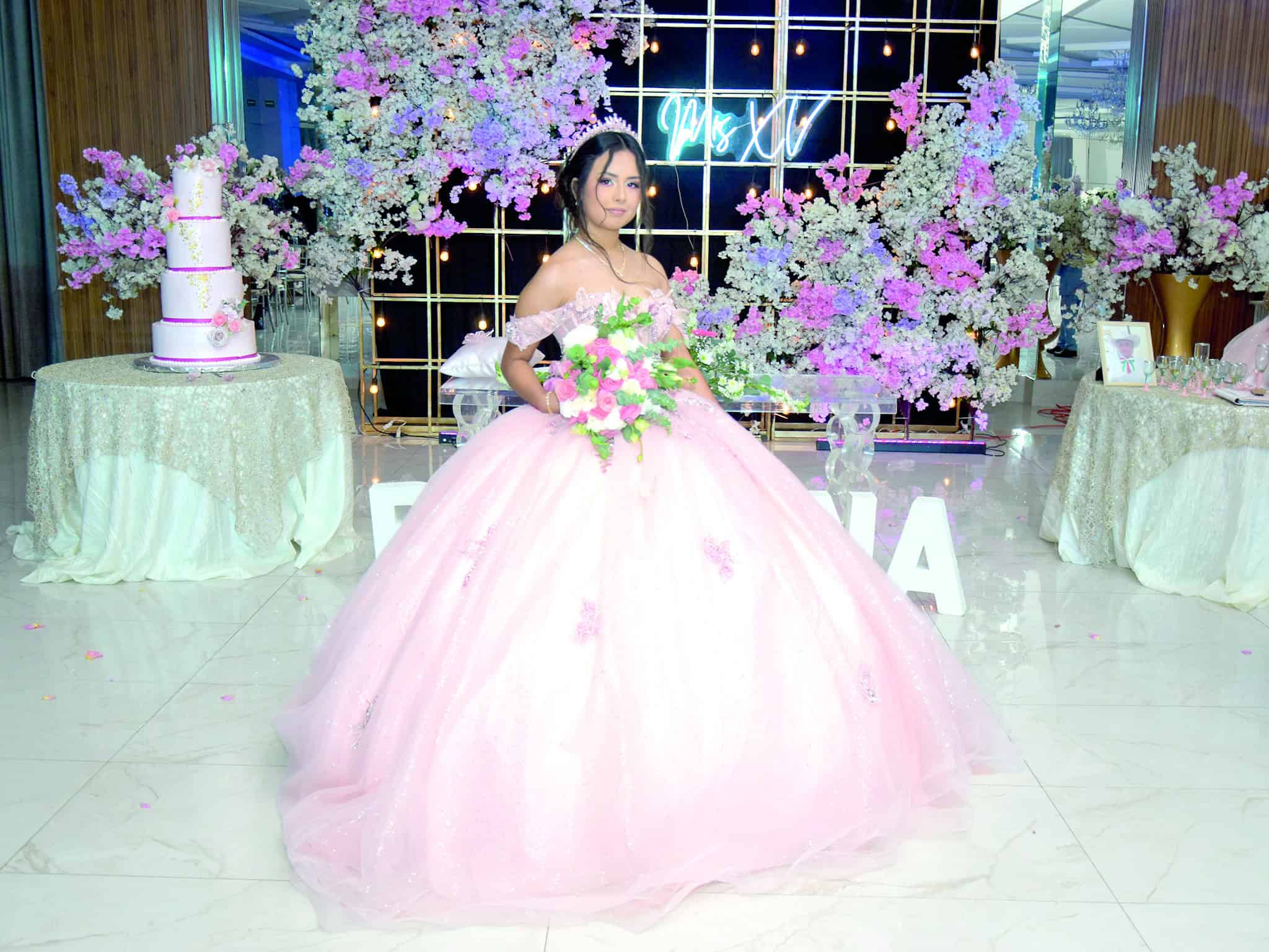 Emotiva celebraci&oacute;n de XV a&ntilde;os para Paulina Ram&iacute;rez
