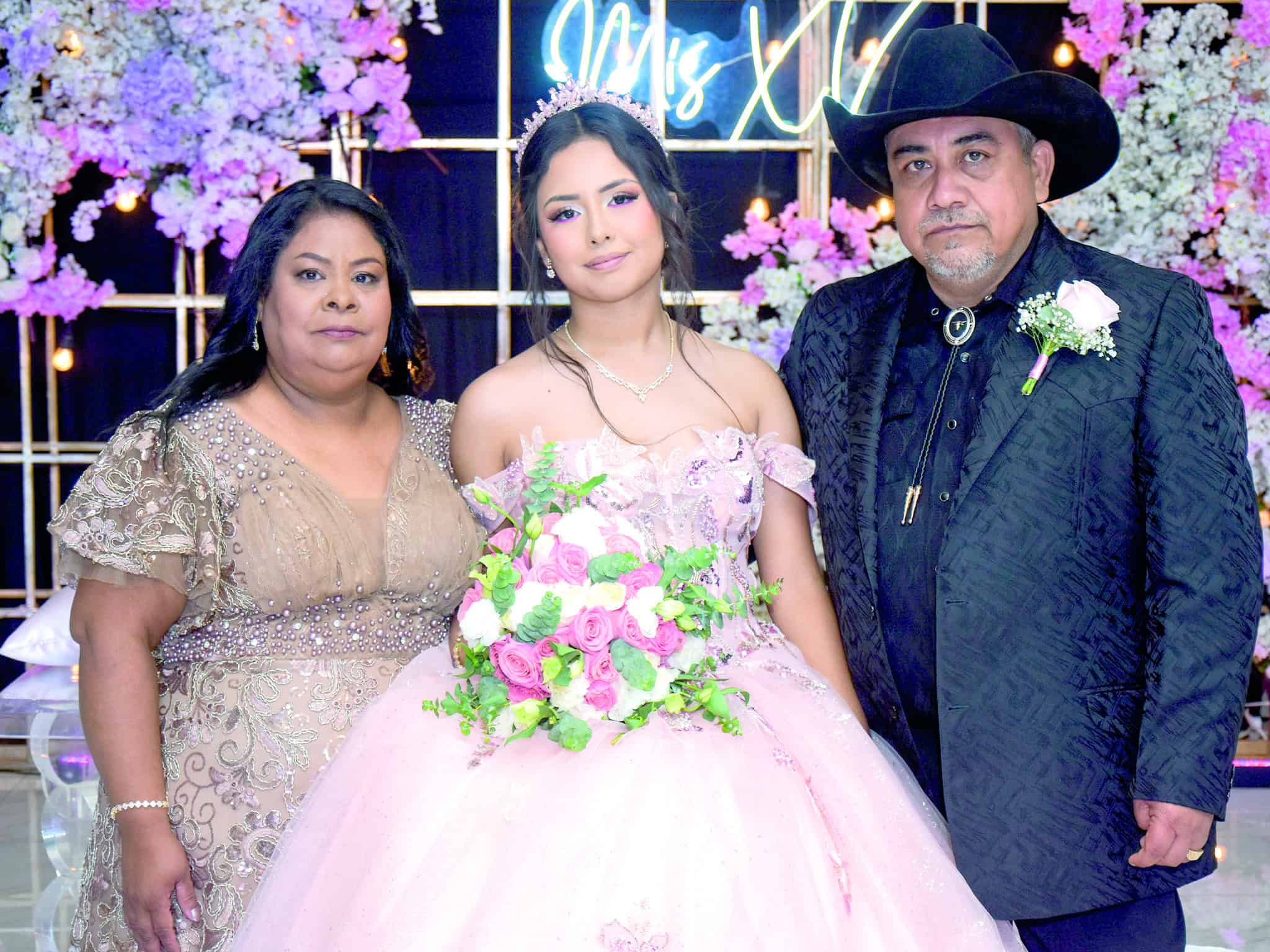 Emotiva celebraci&oacute;n de XV a&ntilde;os para Paulina Ram&iacute;rez