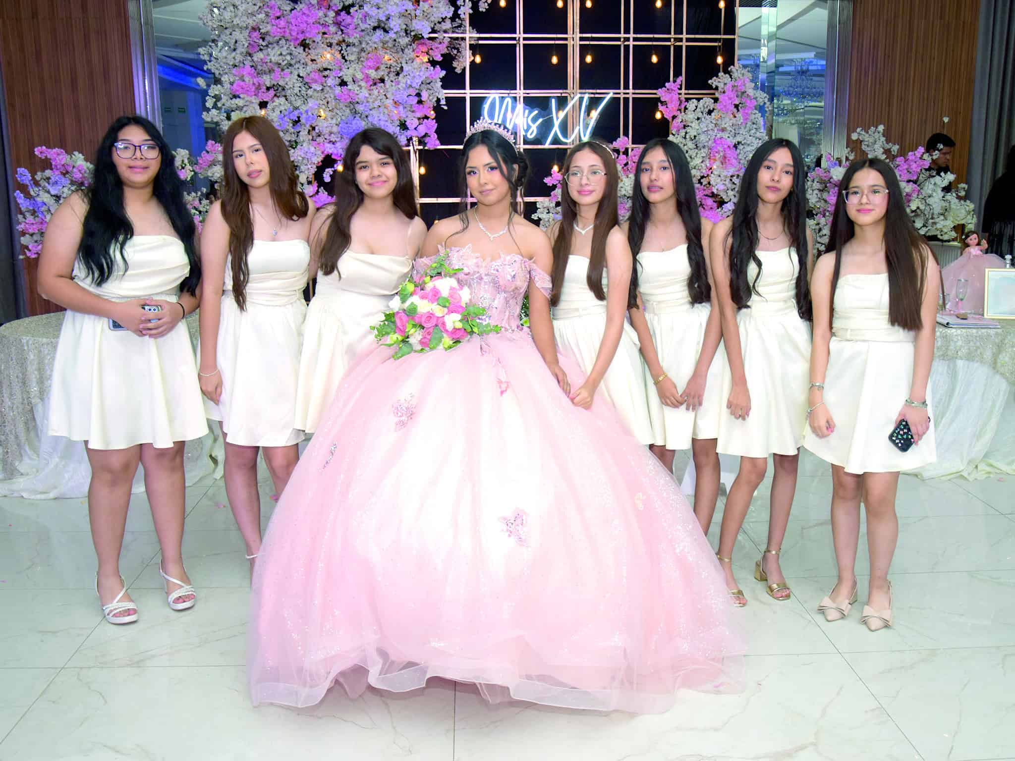 Emotiva celebraci&oacute;n de XV a&ntilde;os para Paulina Ram&iacute;rez