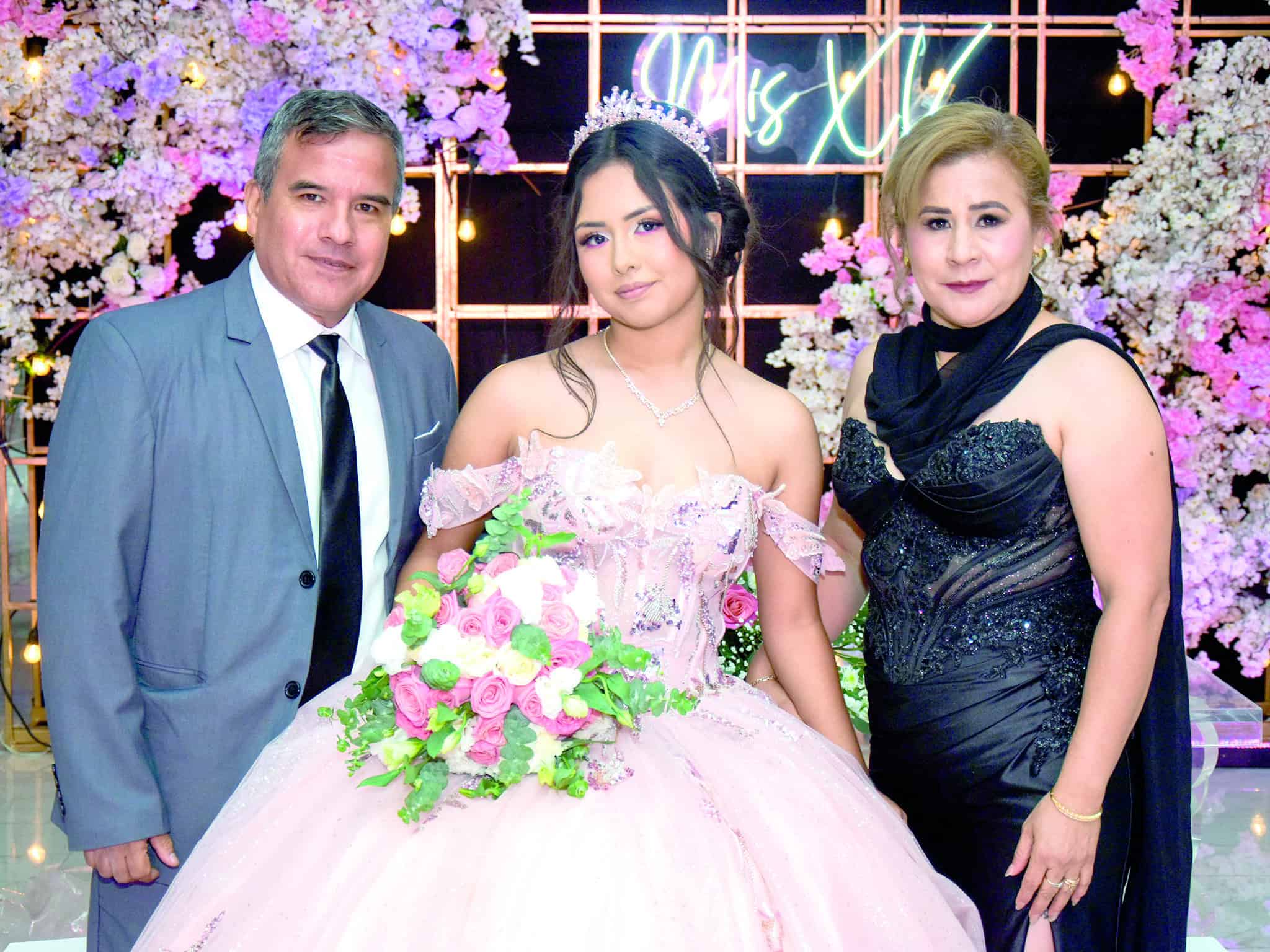 Emotiva celebraci&oacute;n de XV a&ntilde;os para Paulina Ram&iacute;rez