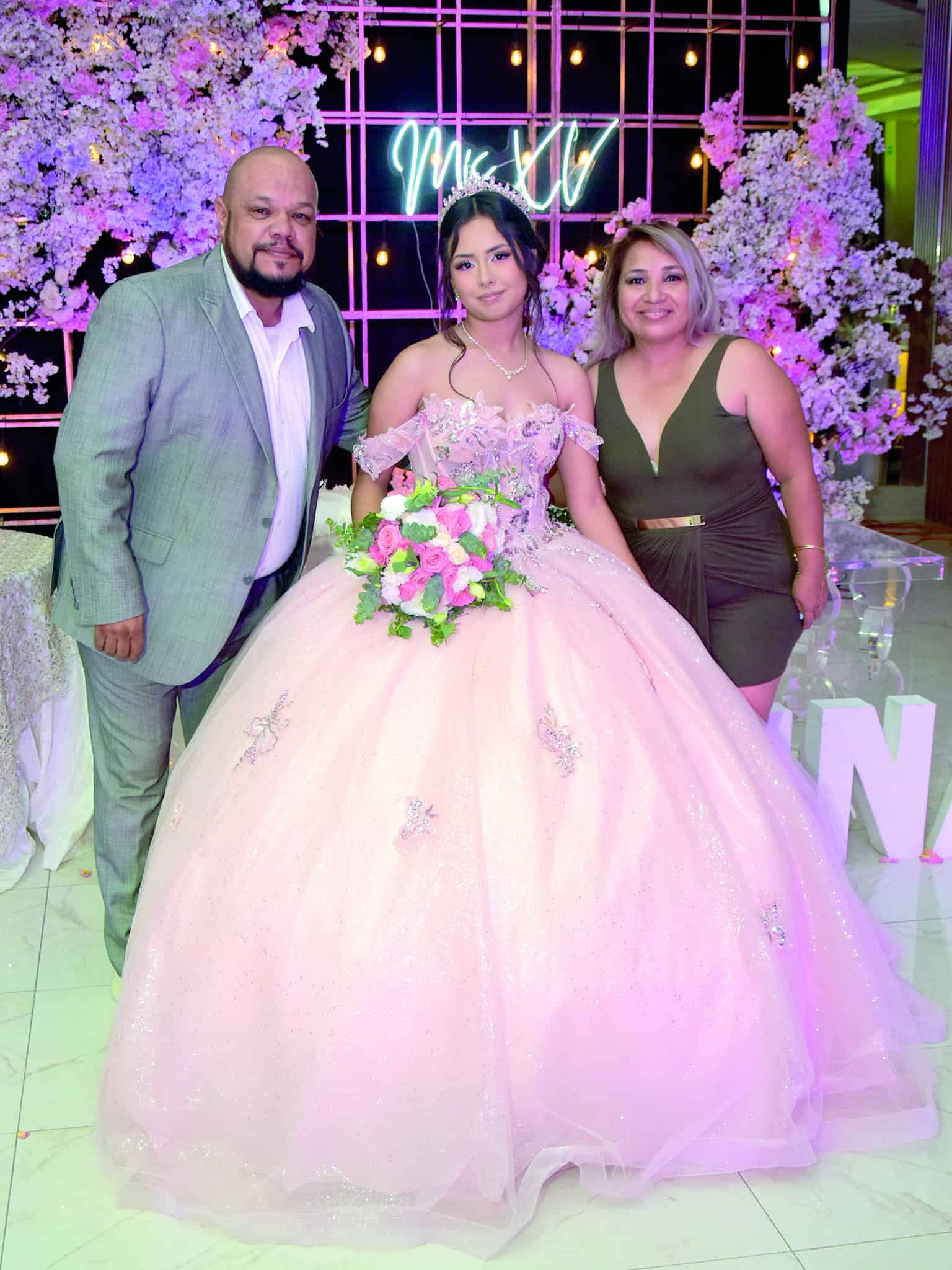 Emotiva celebraci&oacute;n de XV a&ntilde;os para Paulina Ram&iacute;rez