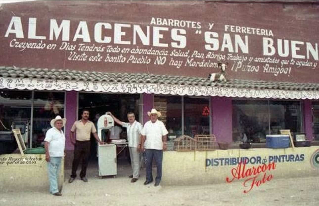 Gobierno Municipal reconoce a Roberto Alarc&oacute;n por 50 a&ntilde;os de fotograf&iacute;a