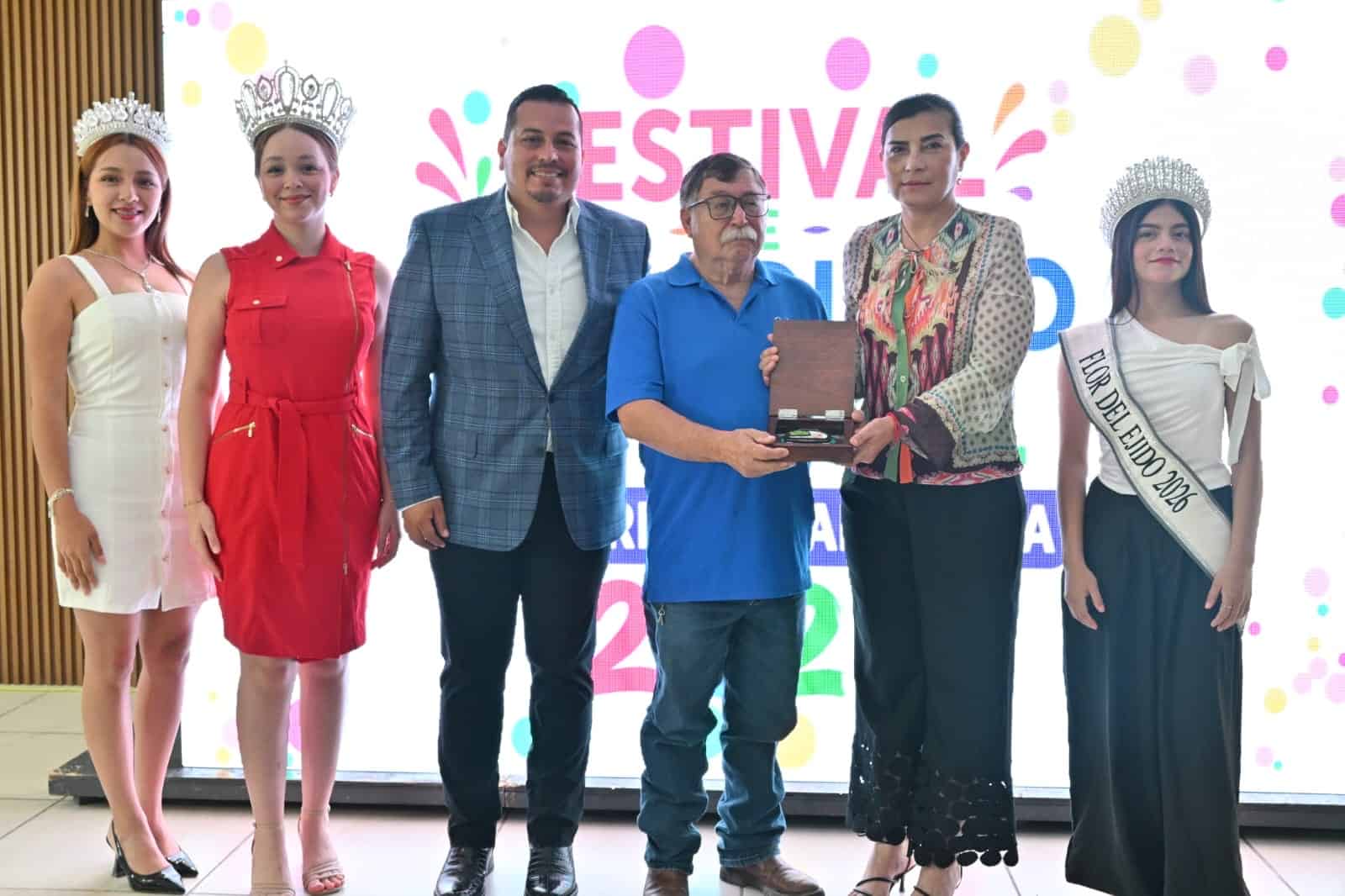 Gobierno Municipal reconoce a Roberto Alarc&oacute;n por 50 a&ntilde;os de fotograf&iacute;a