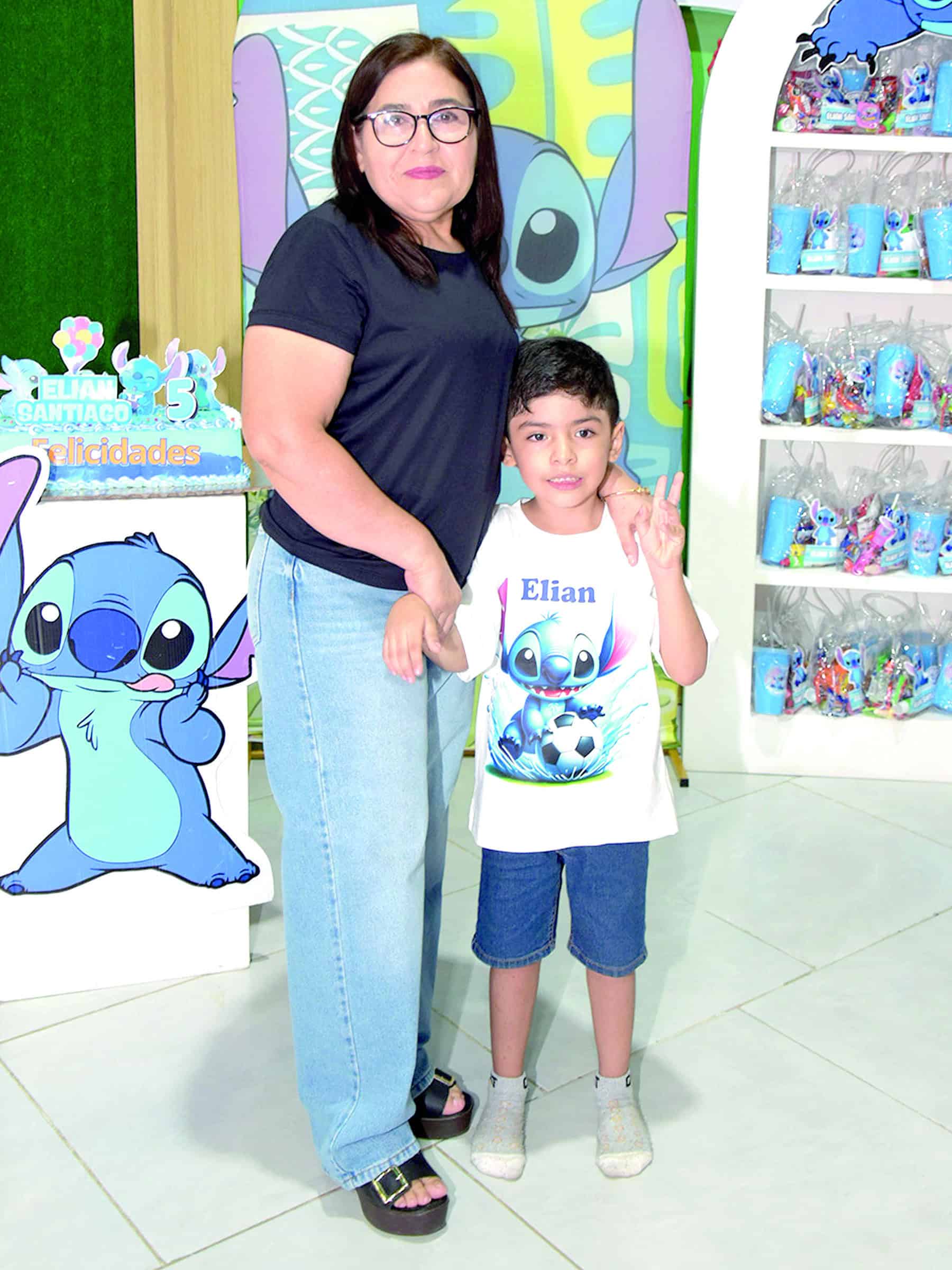 Elian Rodr&iacute;guez celebra su quinto cumplea&ntilde;os rodeado de su familia