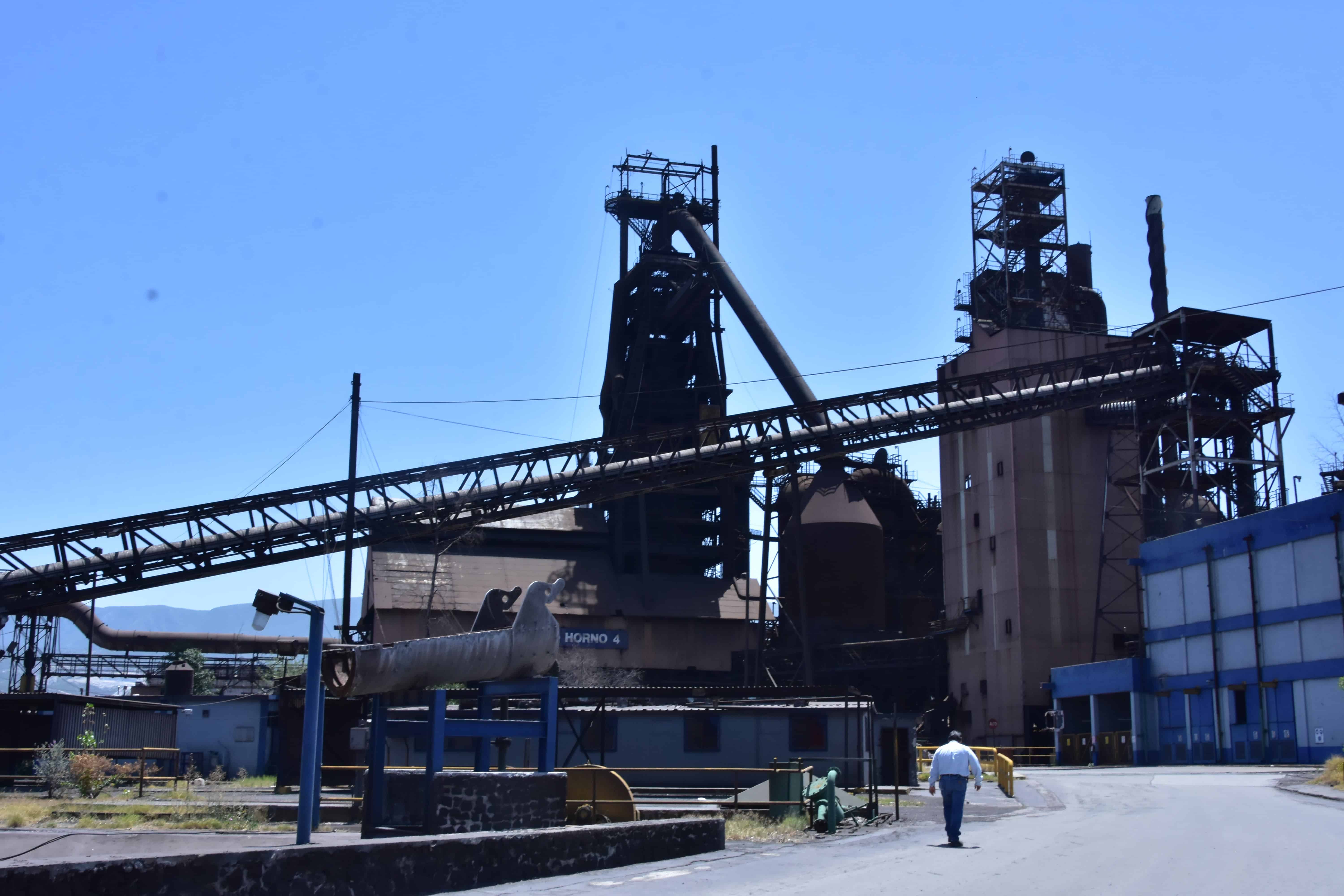 Trabajadores de AHMSA Monclova piden esperar la subasta del montacargas