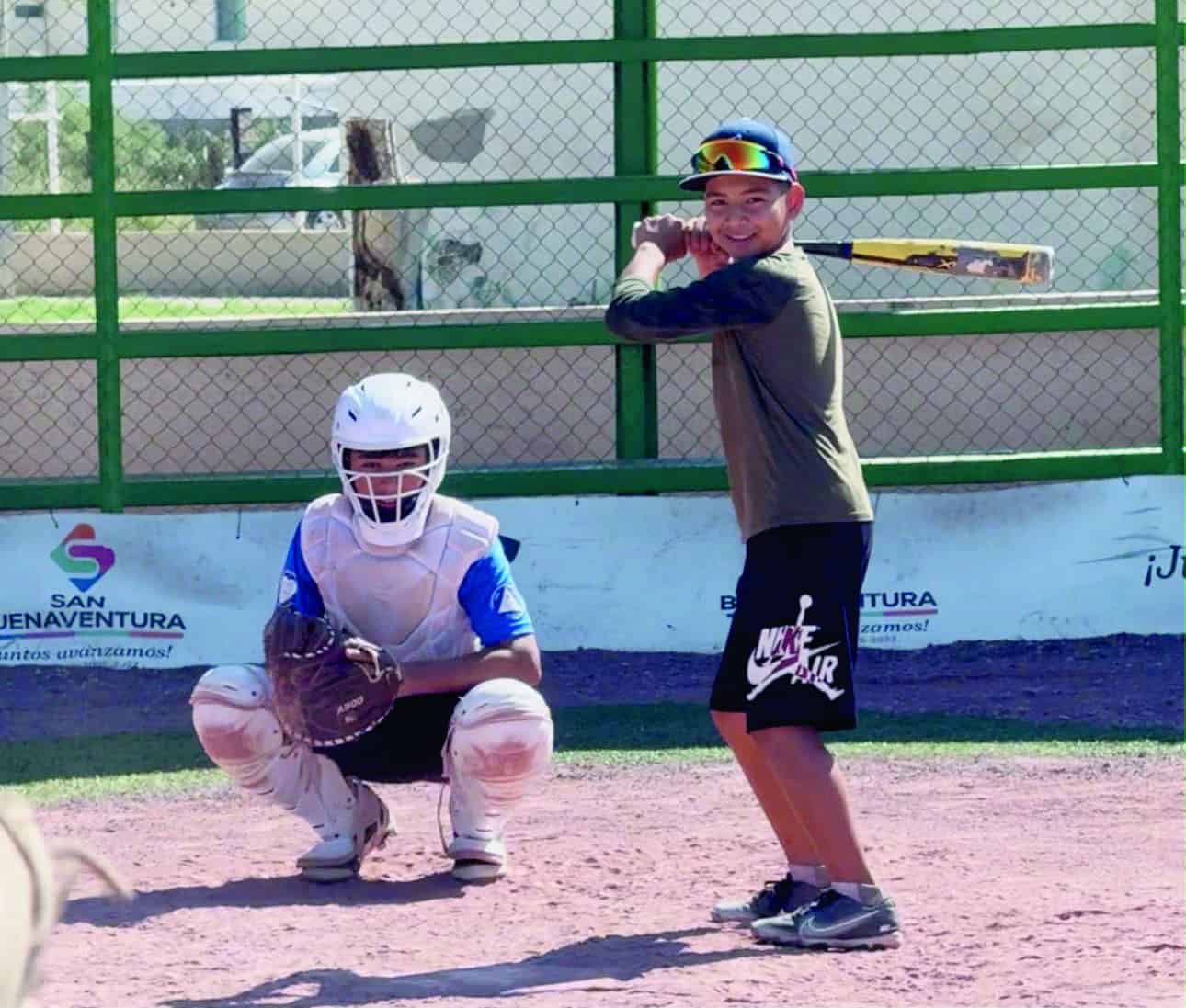 Javier Flores promueve cursos deportivos para niños en San Buenaventura
