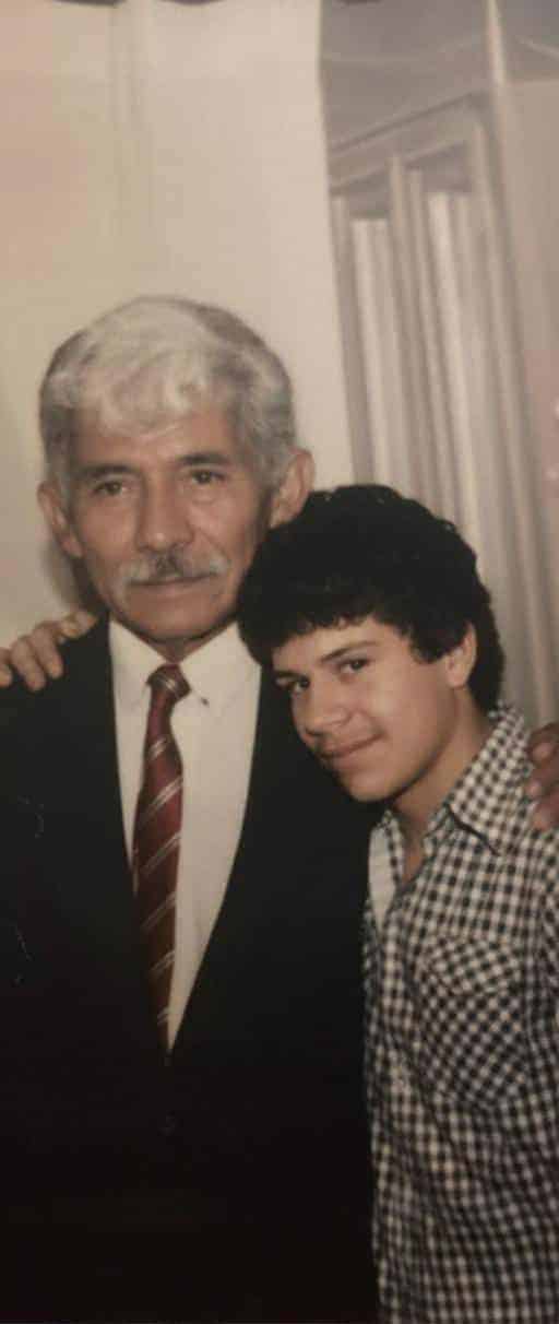 Forja Javier Flores una vida en la radio